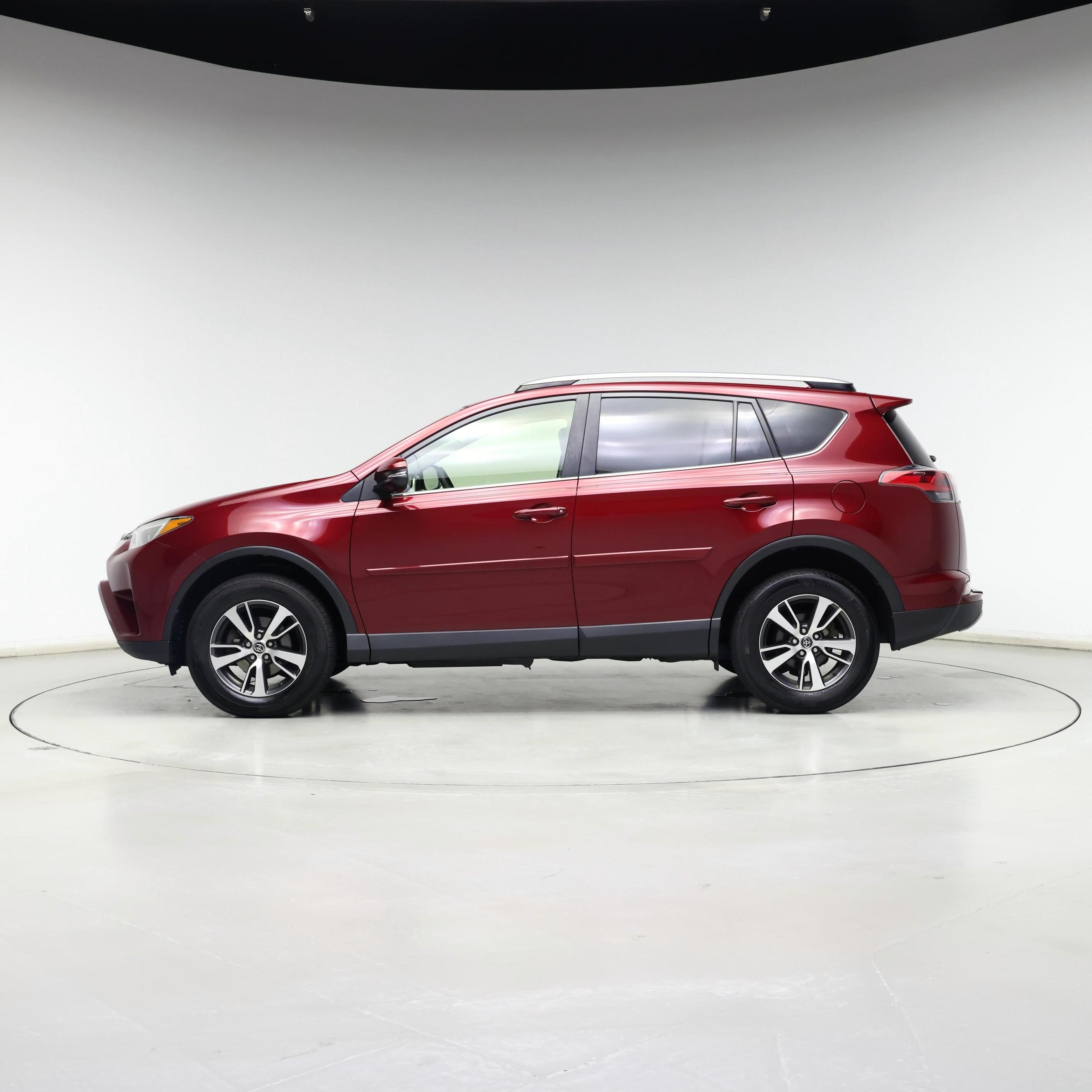 Thumbnail: 2018 Toyota RAV4 - 3
