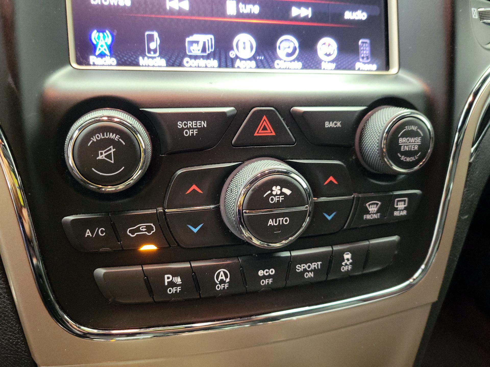 Thumbnail: 2016 Jeep Grand Cherokee - 15