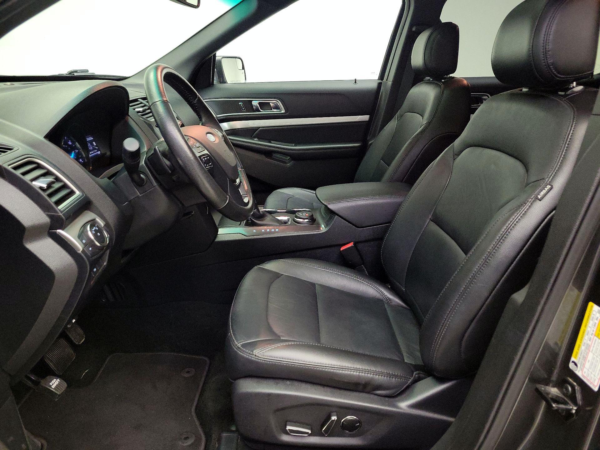 Thumbnail: 2016 Ford Explorer - 11