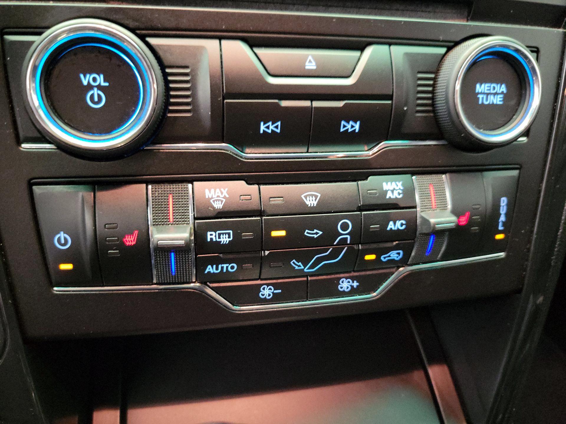 Thumbnail: 2016 Ford Explorer - 16