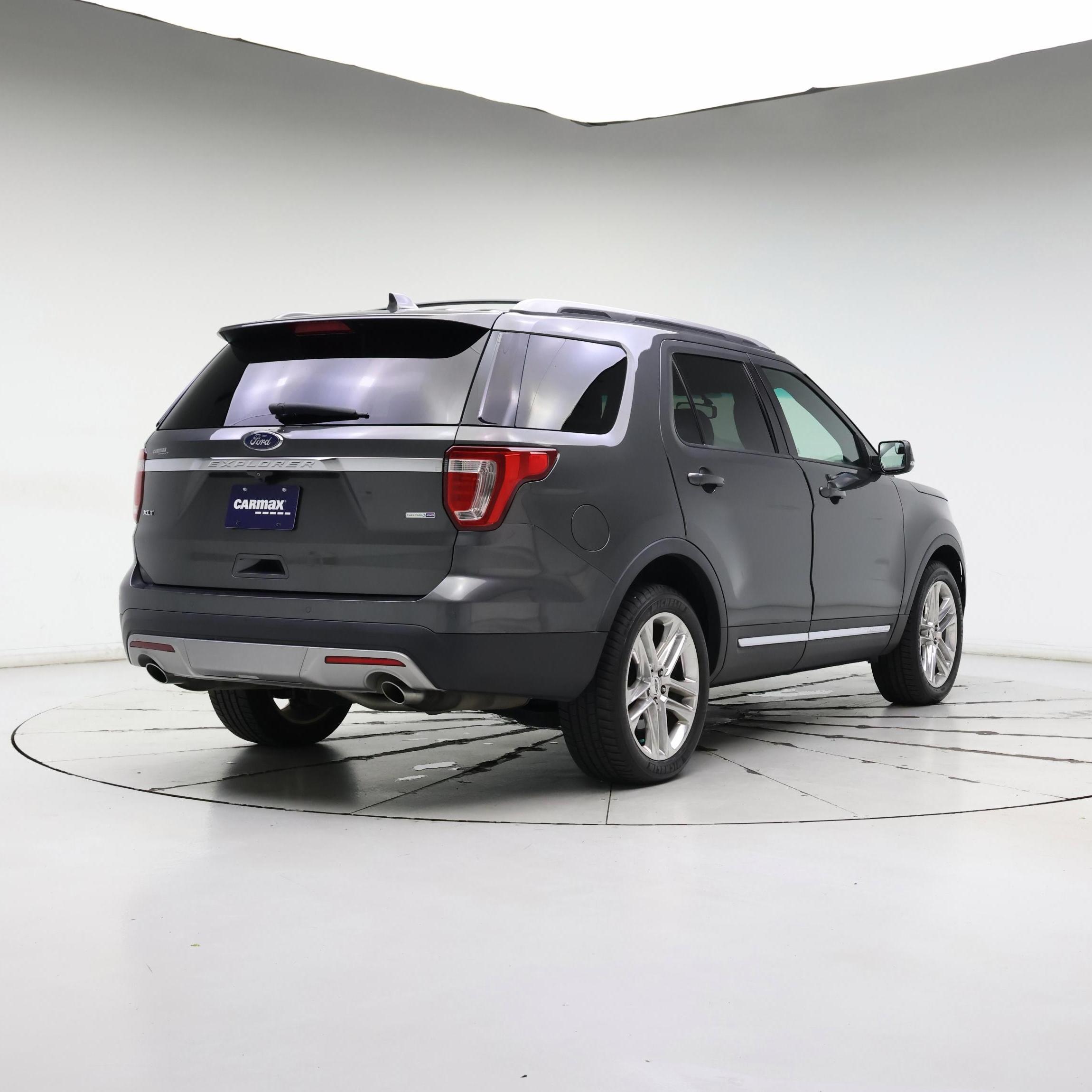 Thumbnail: 2016 Ford Explorer - 8