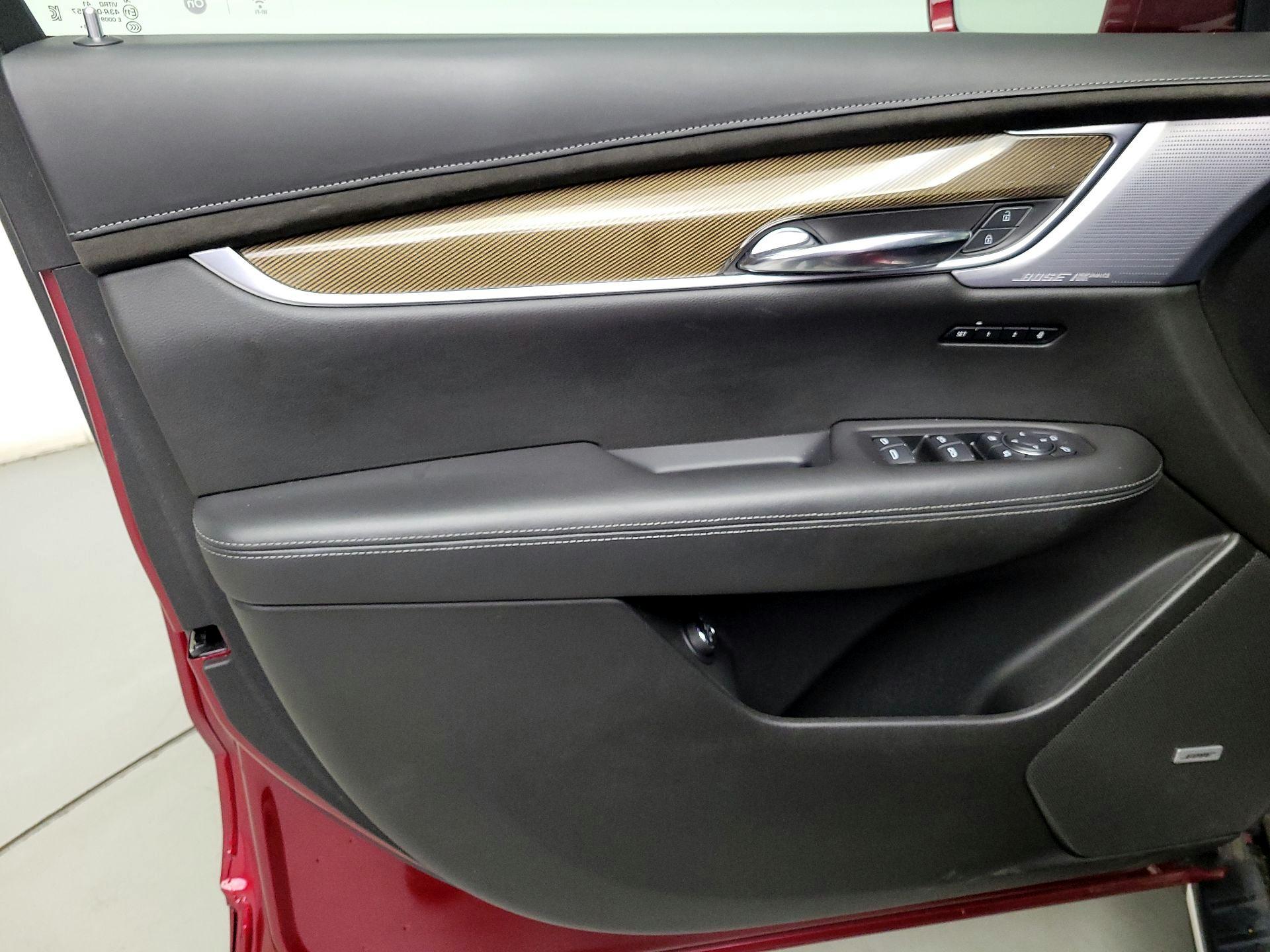 Thumbnail: 2020 Cadillac XT6 - 12