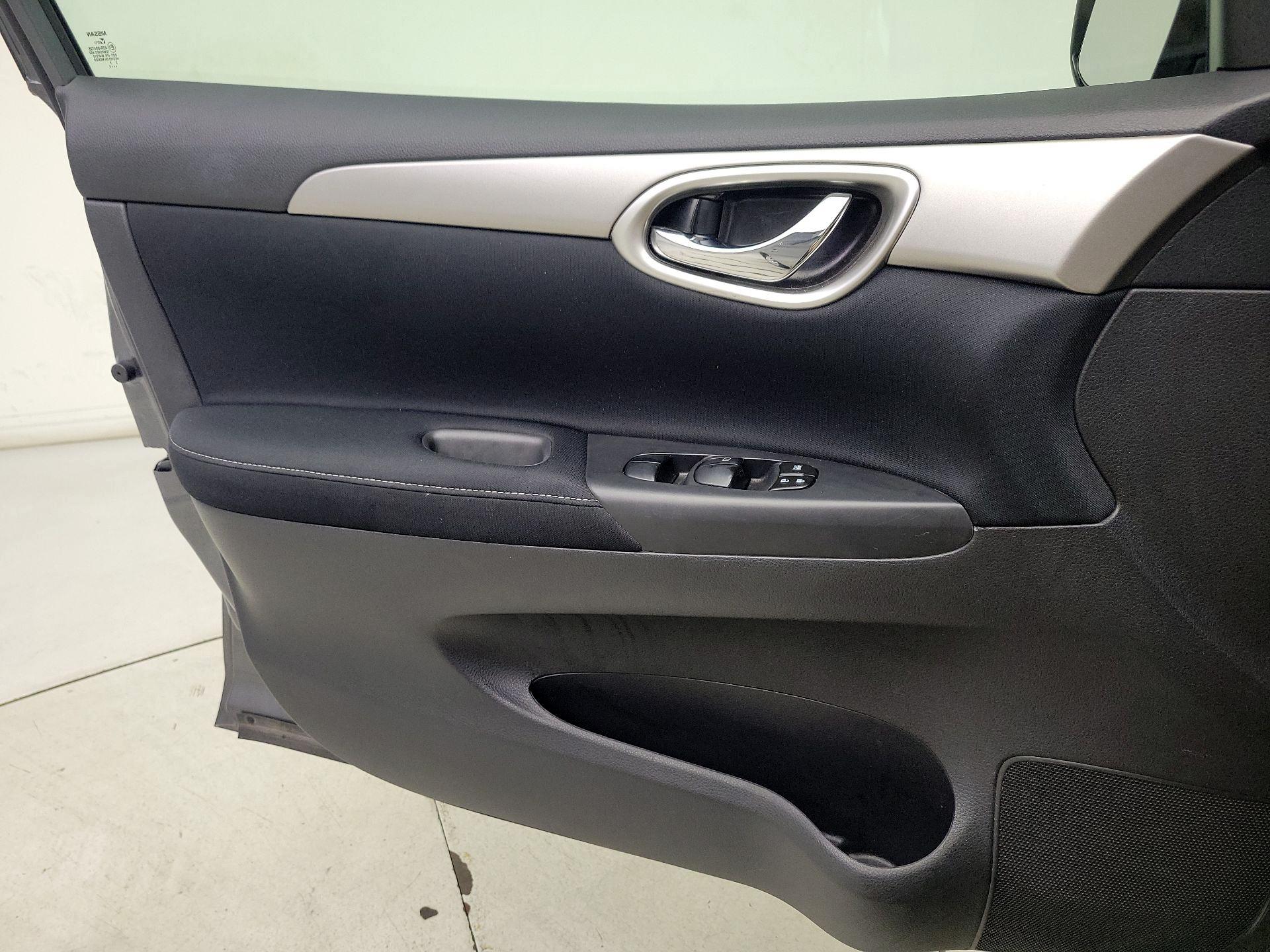 Thumbnail: 2015 Nissan Sentra - 12