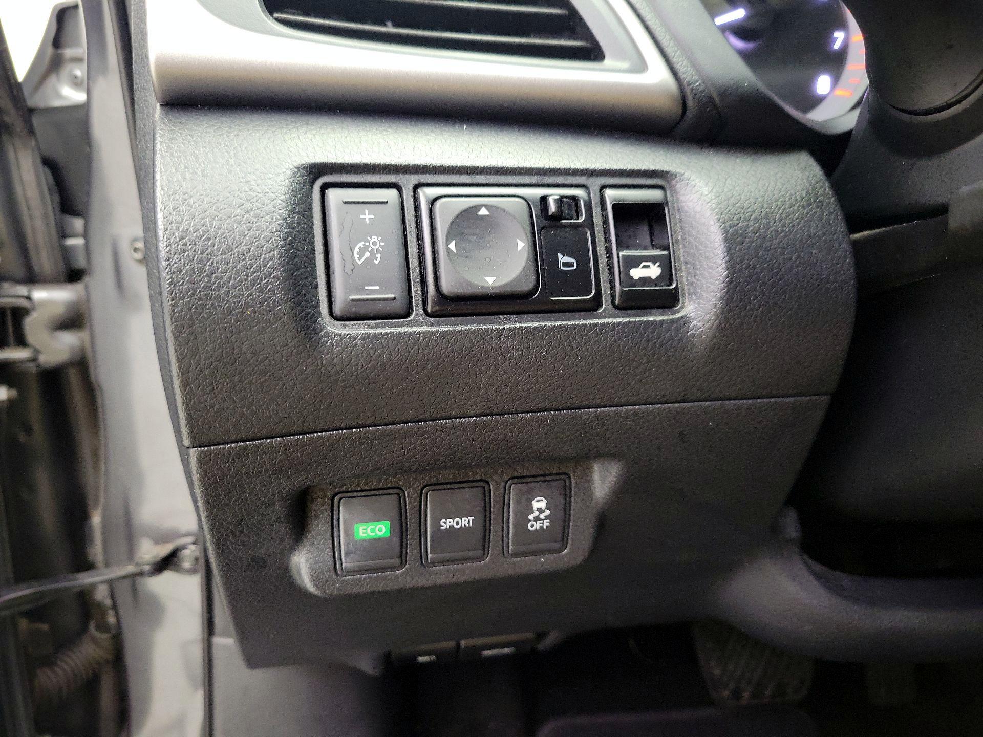 Thumbnail: 2015 Nissan Sentra - 13