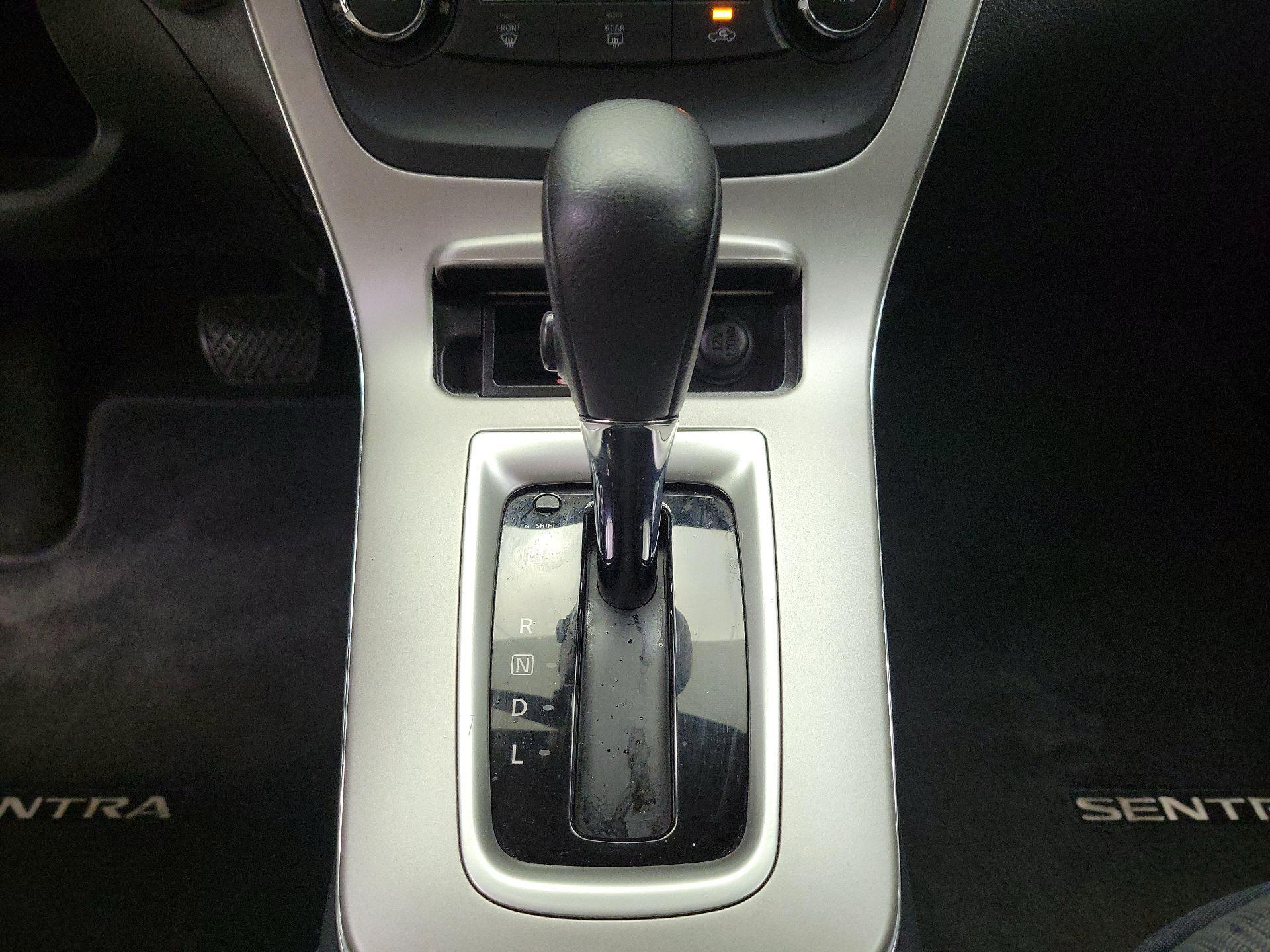 Thumbnail: 2015 Nissan Sentra - 17