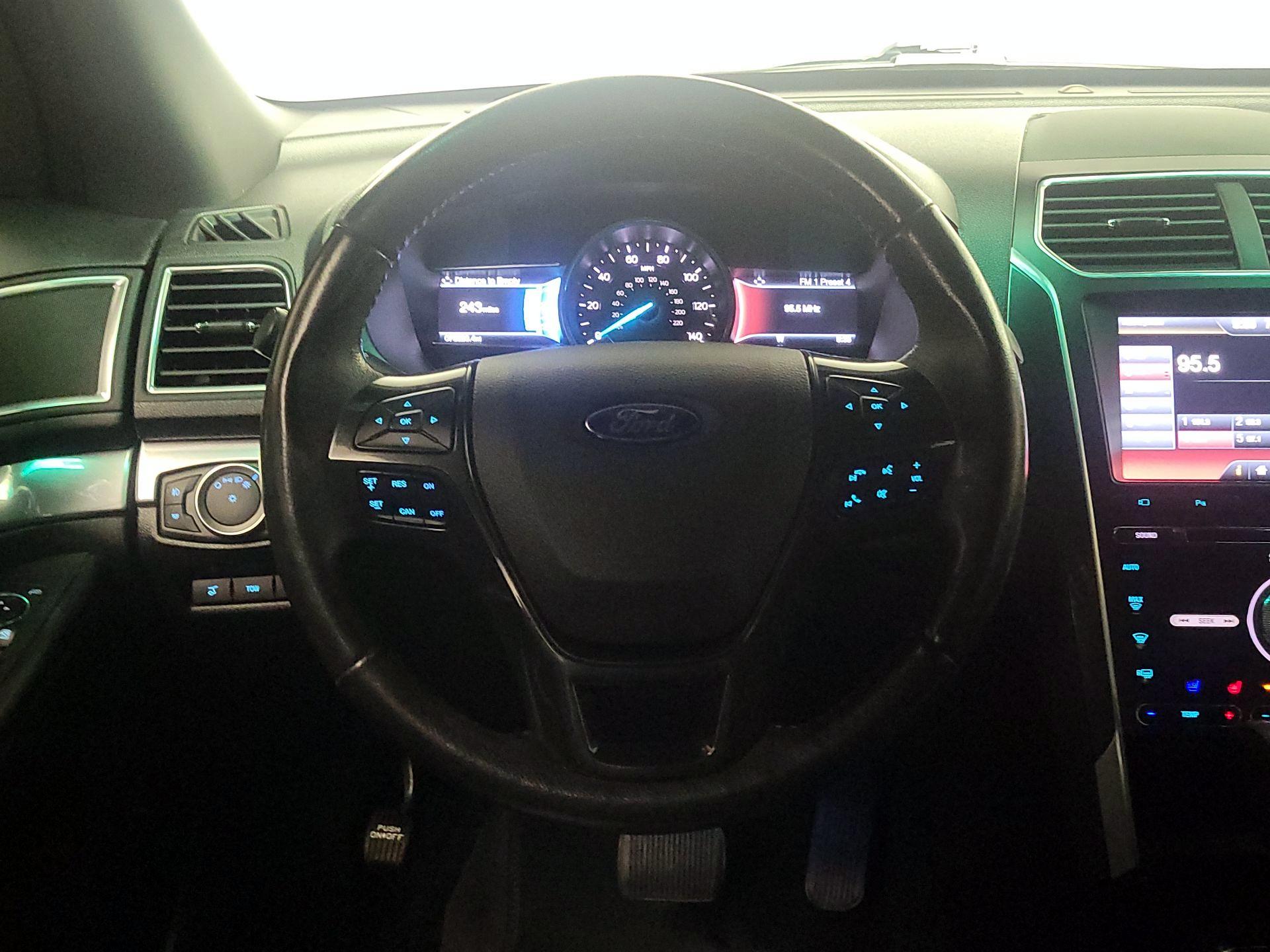 Thumbnail: 2016 Ford Explorer - 10