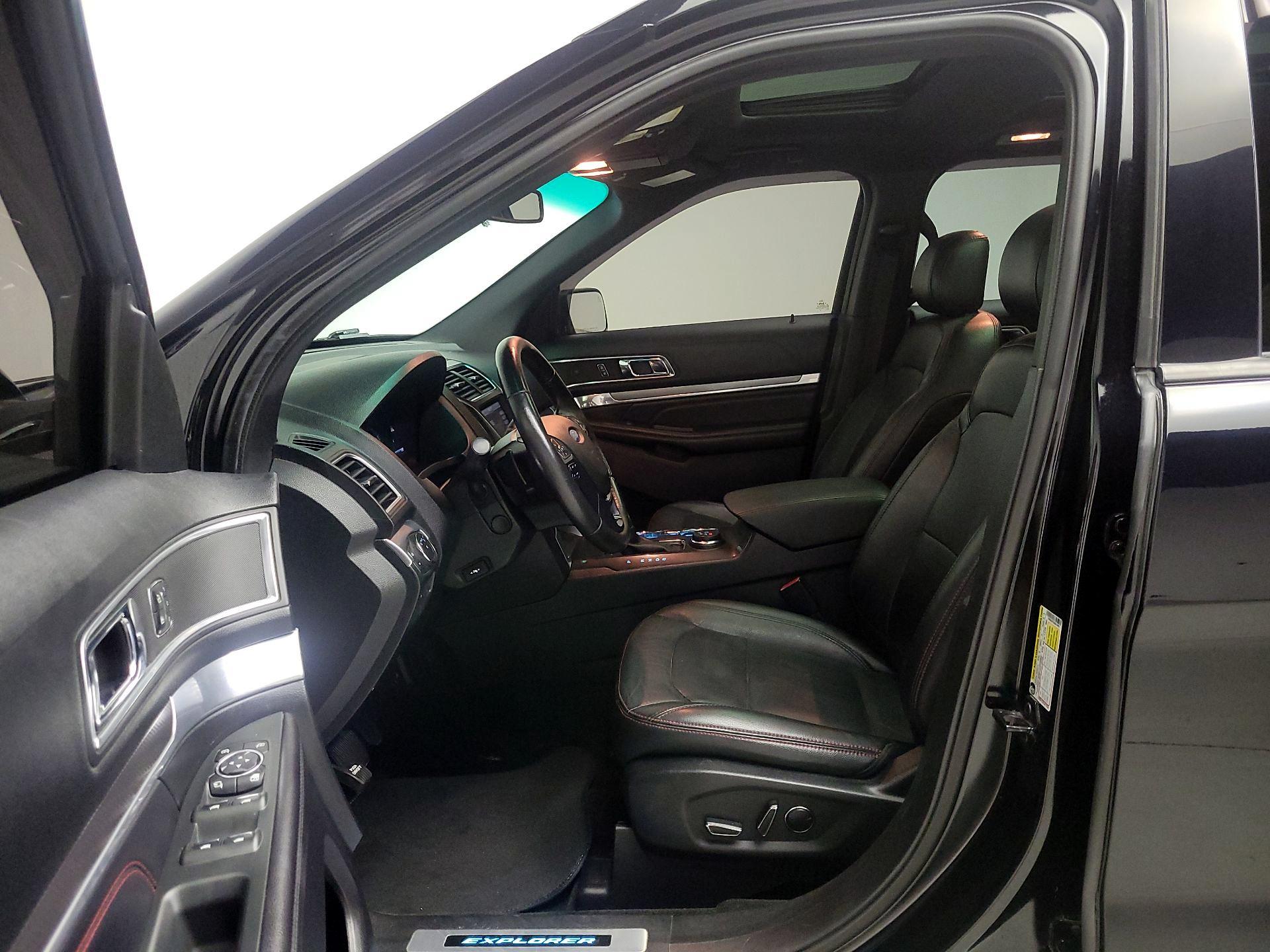 Thumbnail: 2016 Ford Explorer - 11