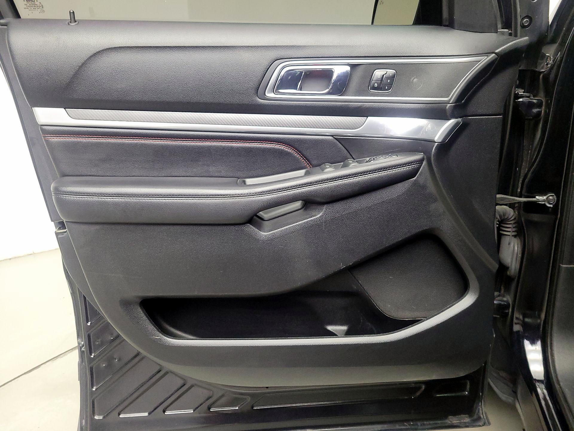 Thumbnail: 2016 Ford Explorer - 12