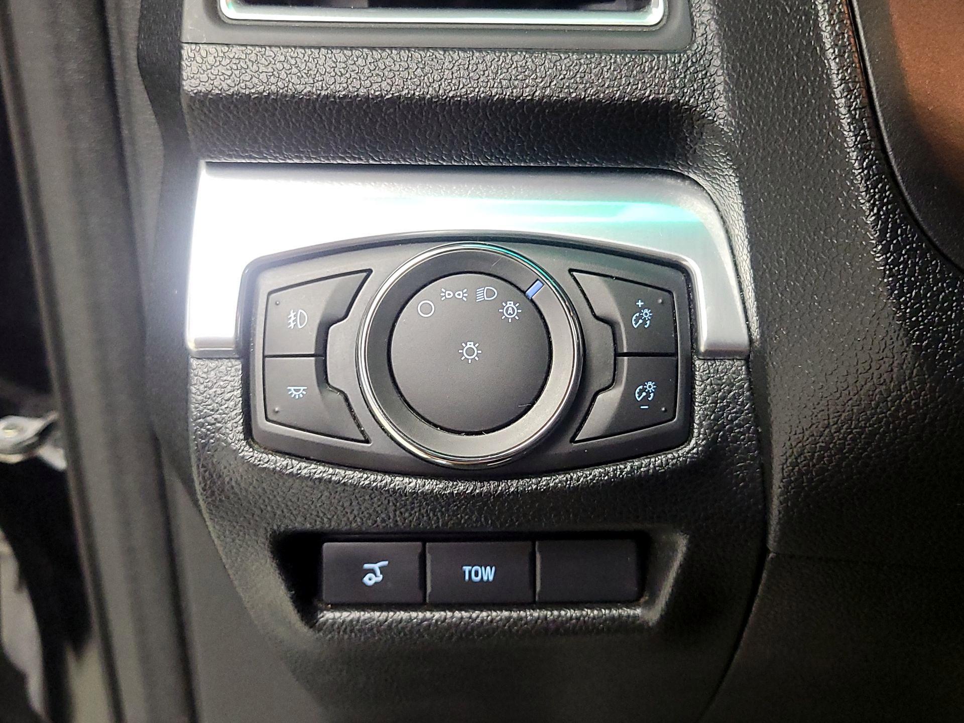 Thumbnail: 2016 Ford Explorer - 13