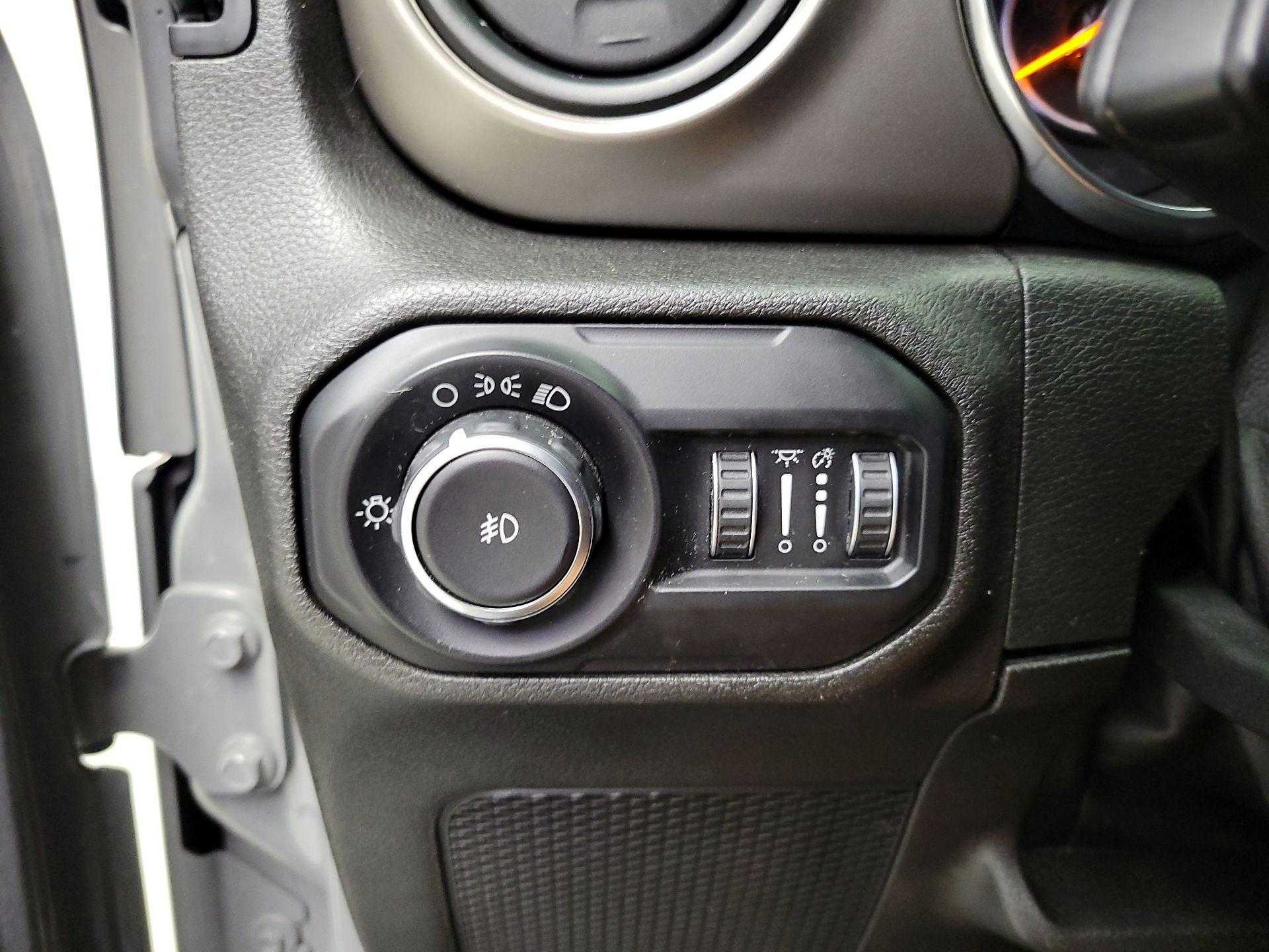 Thumbnail: 2019 Jeep Wrangler - 13