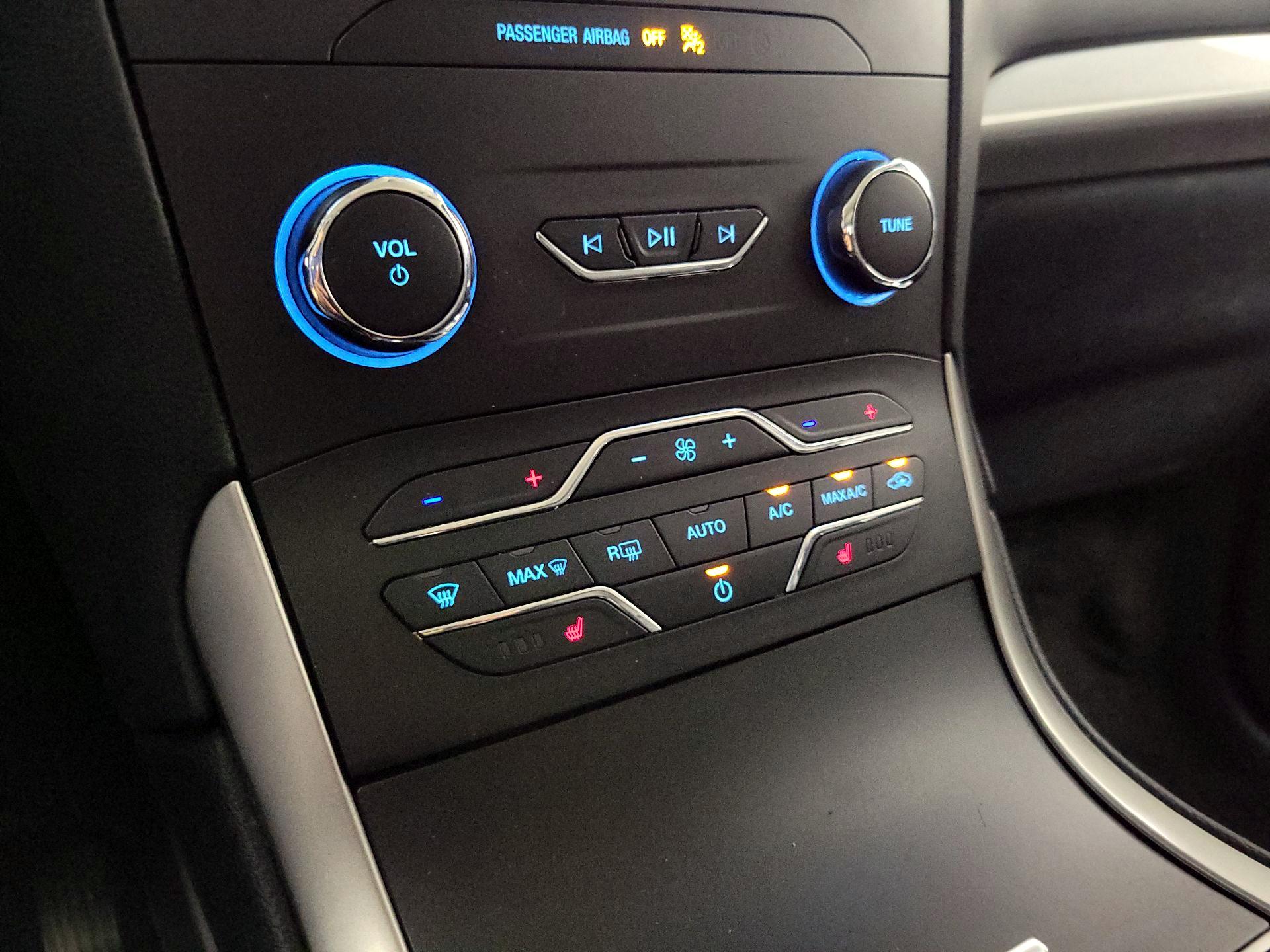 Thumbnail: 2019 Ford Edge - 16