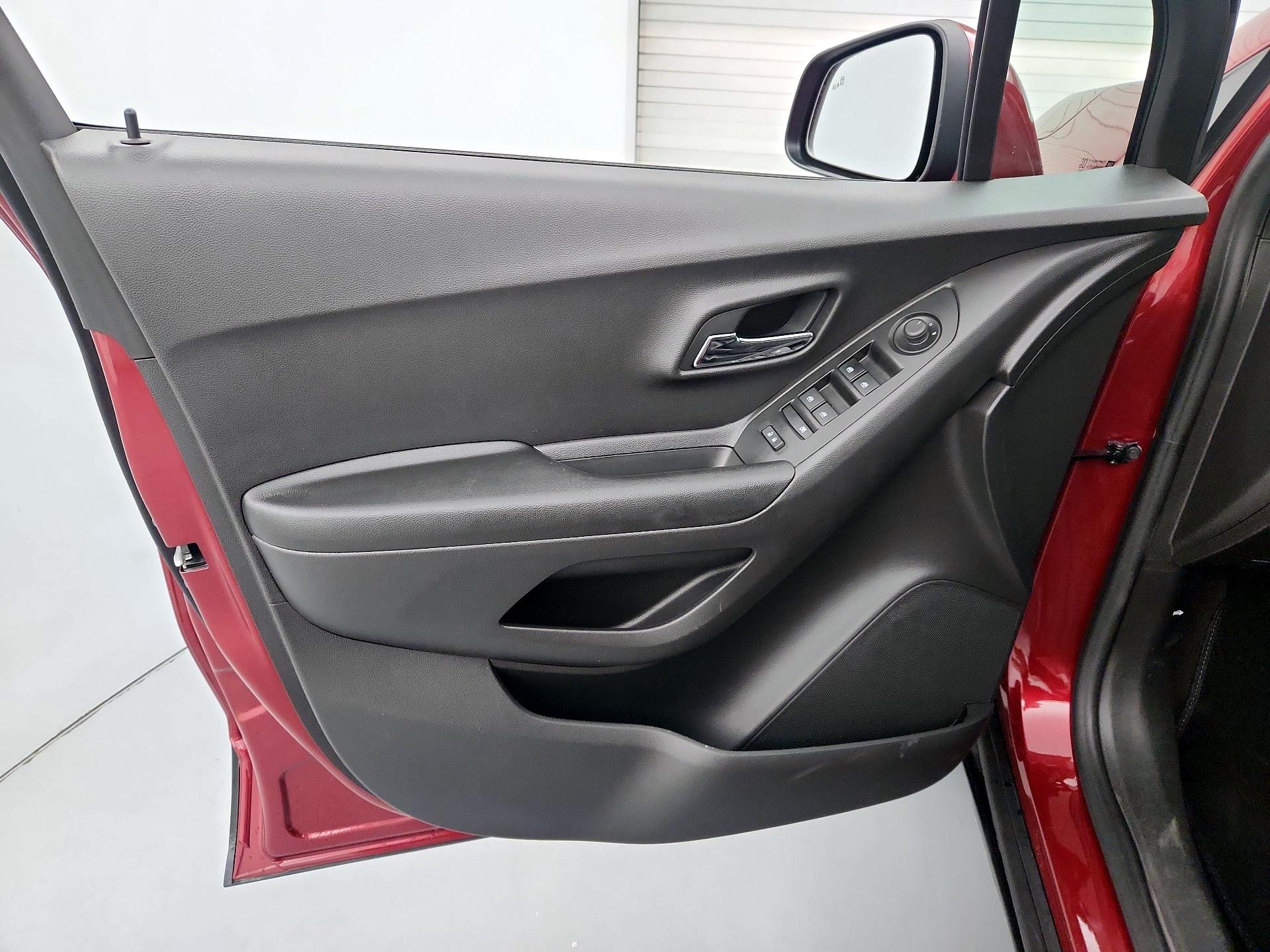 Thumbnail: 2021 Chevrolet Trax - 12