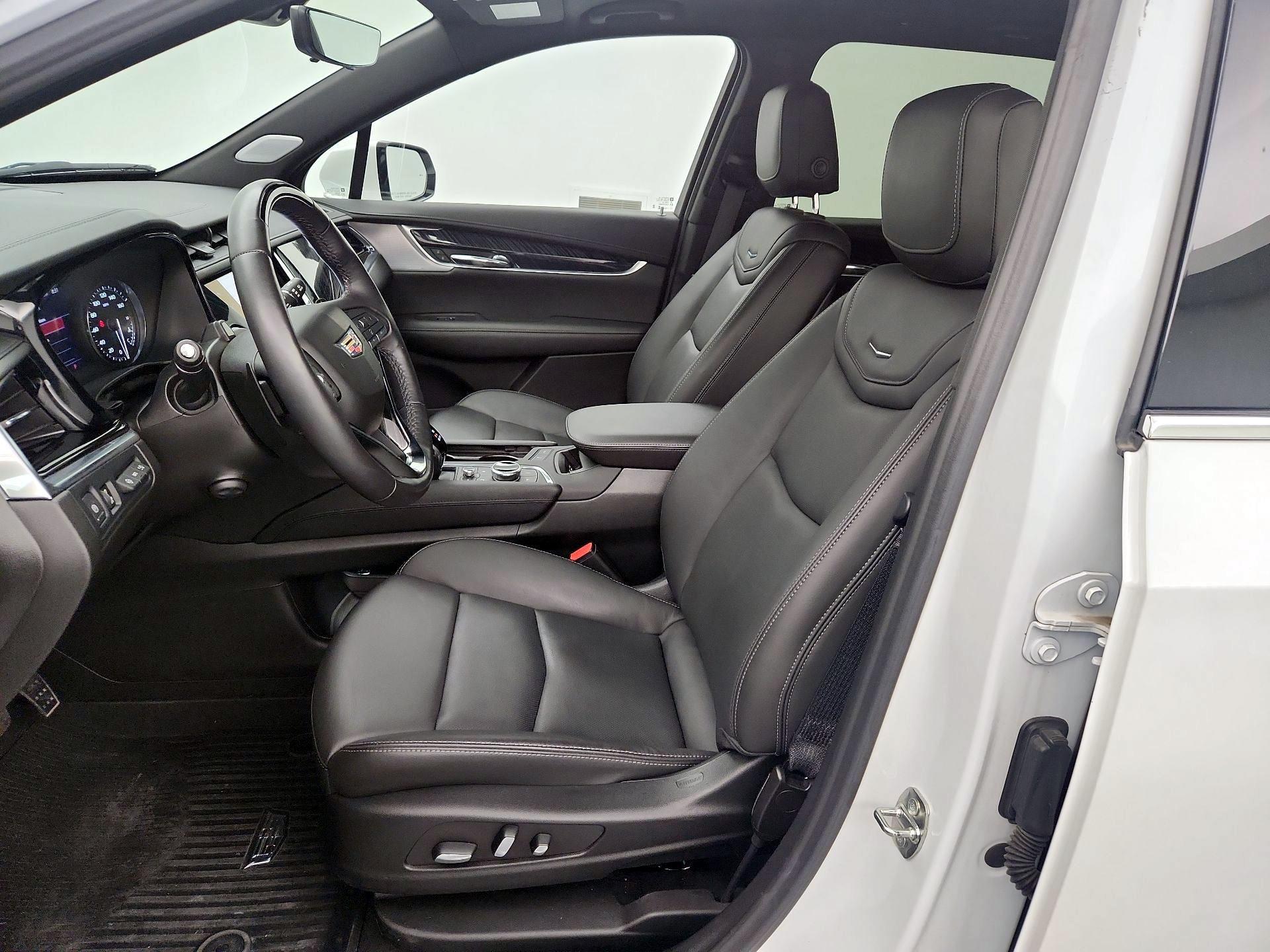 Thumbnail: 2023 Cadillac XT6 - 11