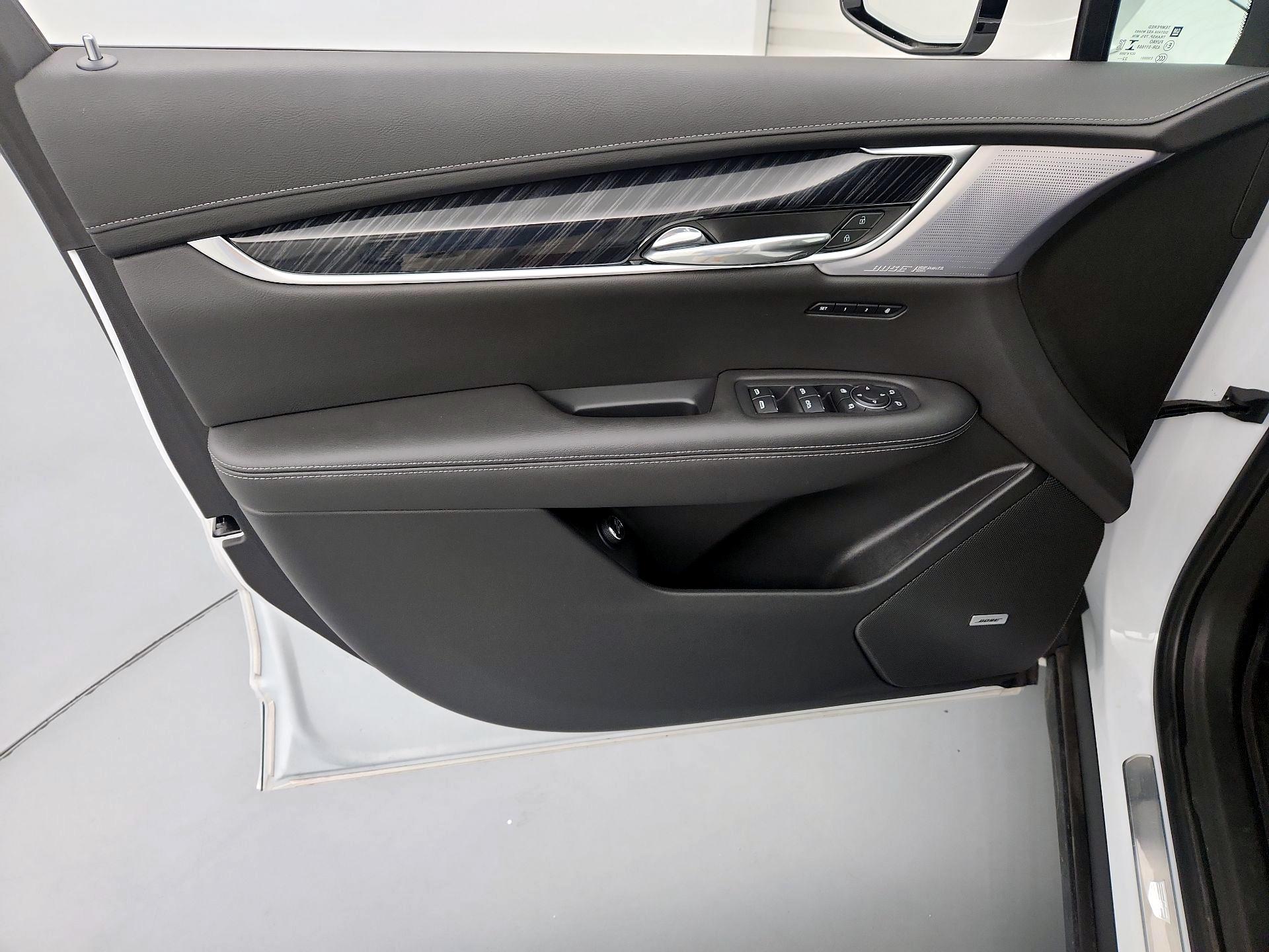 Thumbnail: 2023 Cadillac XT6 - 12