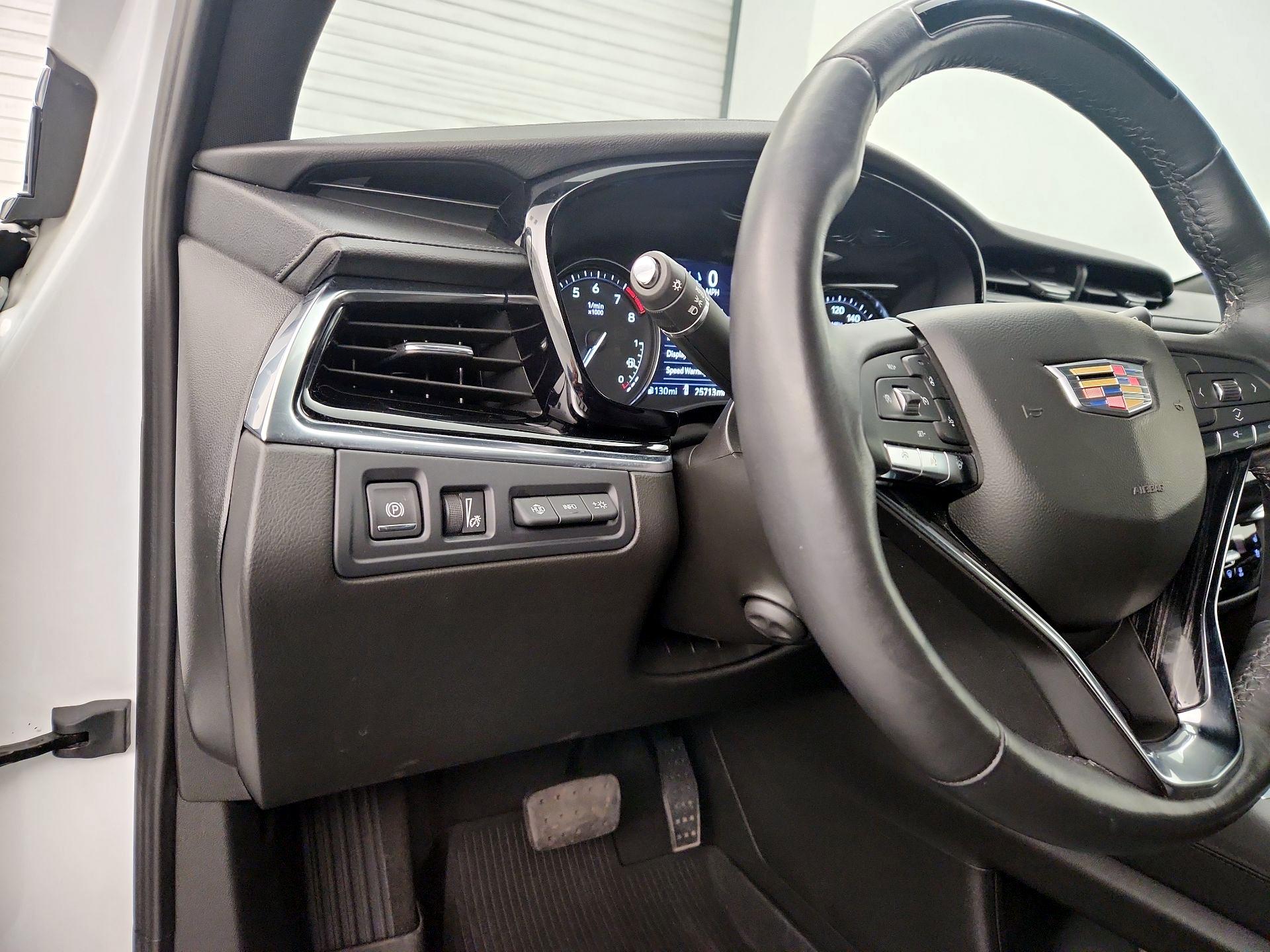 Thumbnail: 2023 Cadillac XT6 - 13
