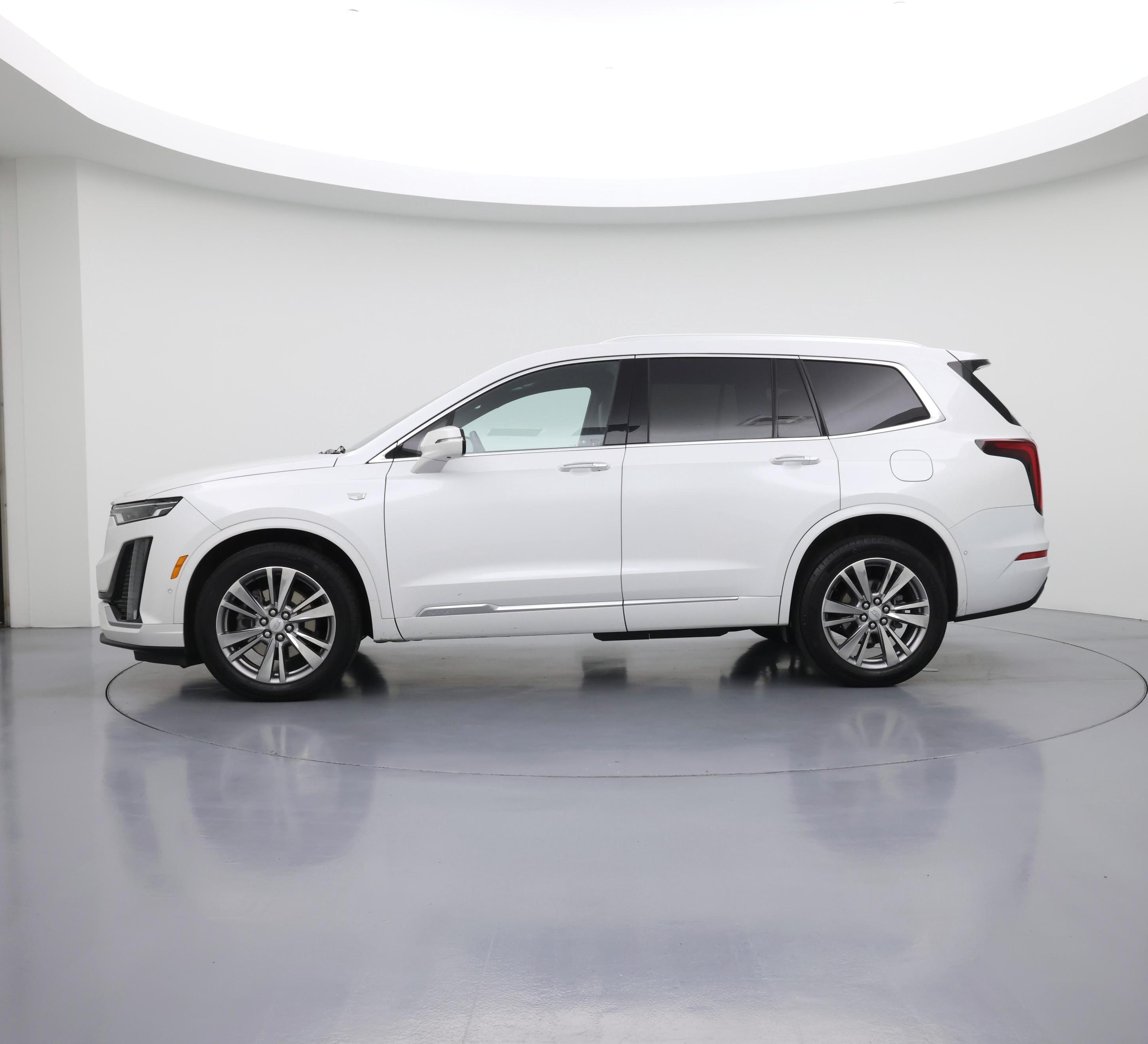 Thumbnail: 2023 Cadillac XT6 - 3