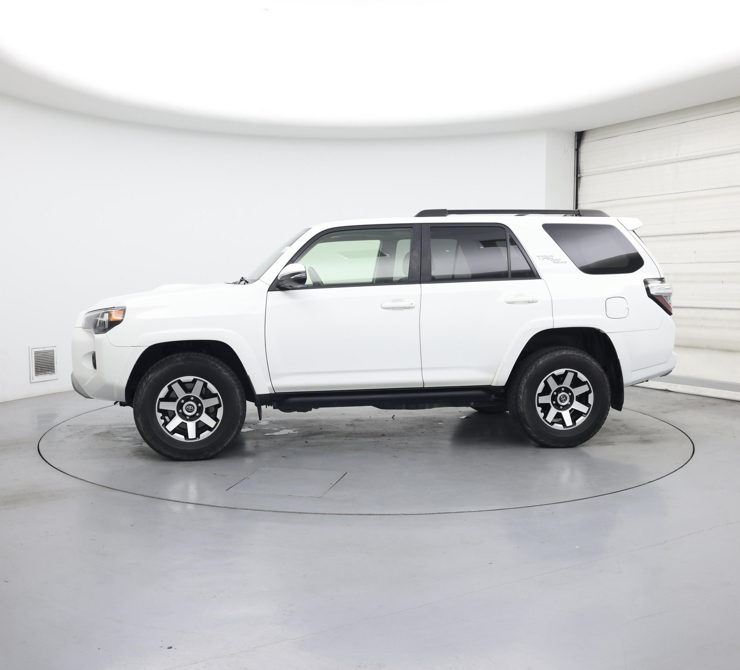 Thumbnail: 2021 Toyota 4Runner - 3