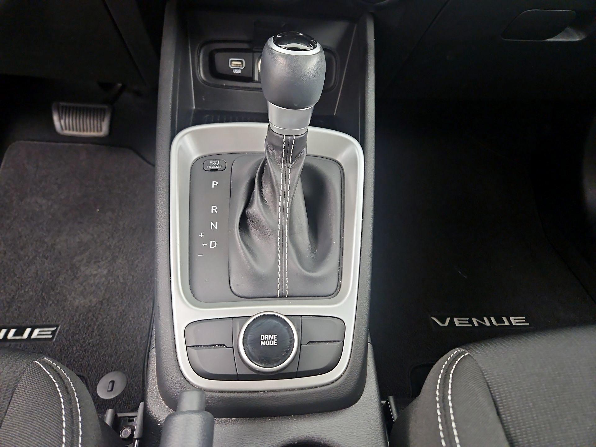 Thumbnail: 2023 Hyundai Venue - 15