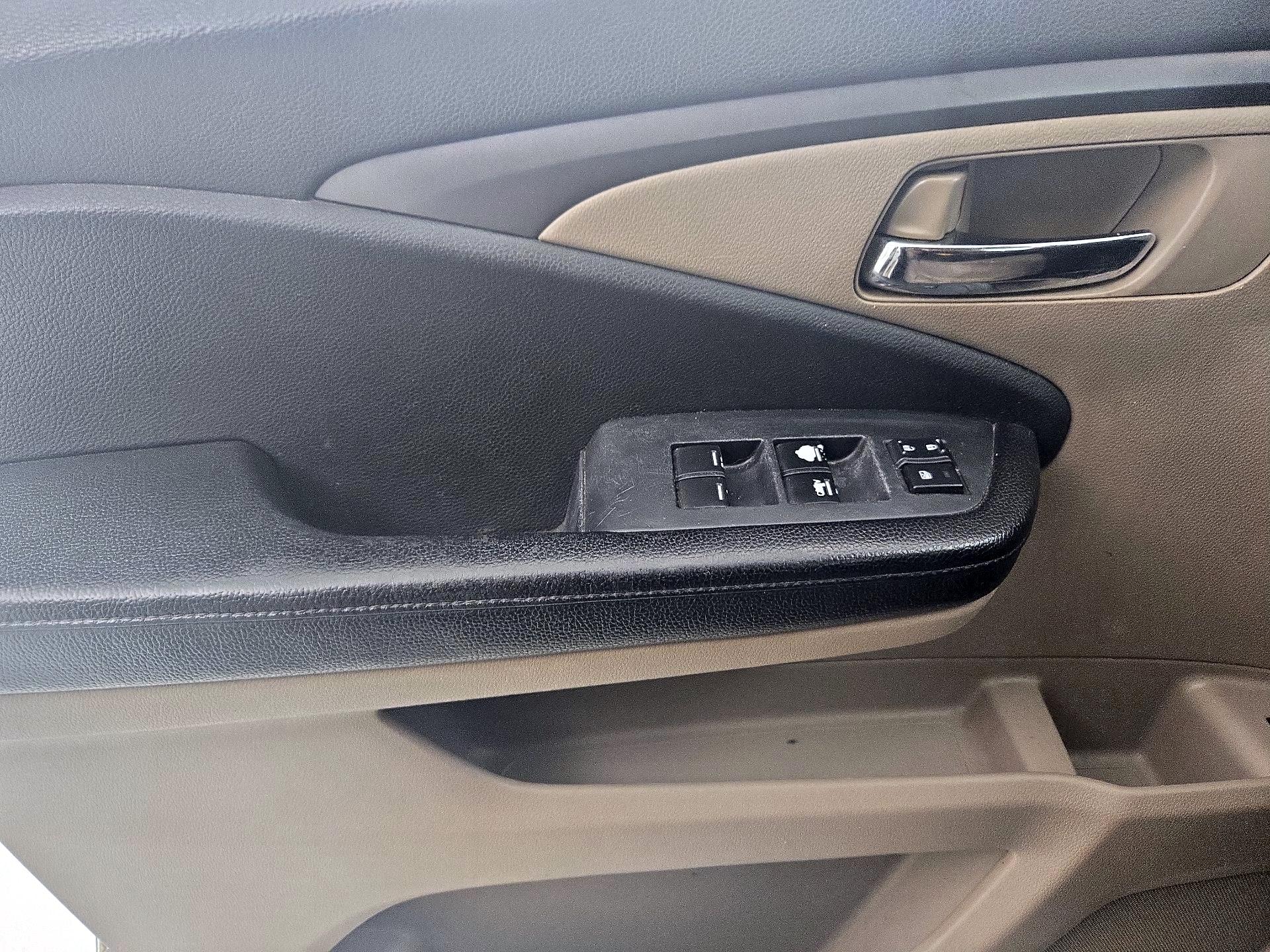 Thumbnail: 2016 Honda Pilot - 12
