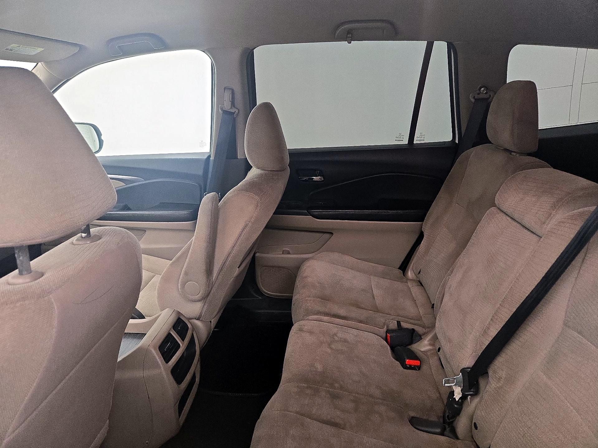Thumbnail: 2016 Honda Pilot - 19