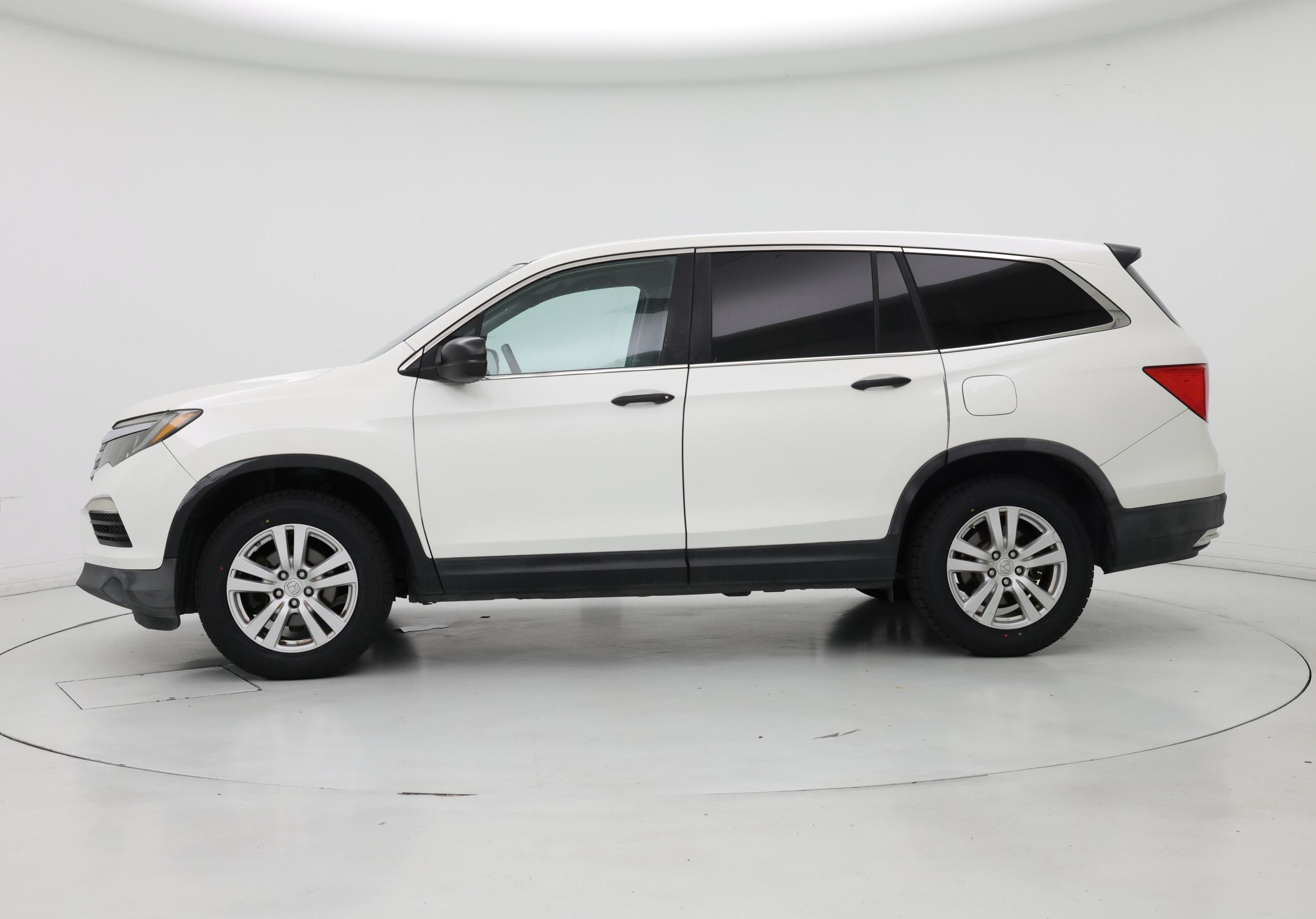 Thumbnail: 2016 Honda Pilot - 3