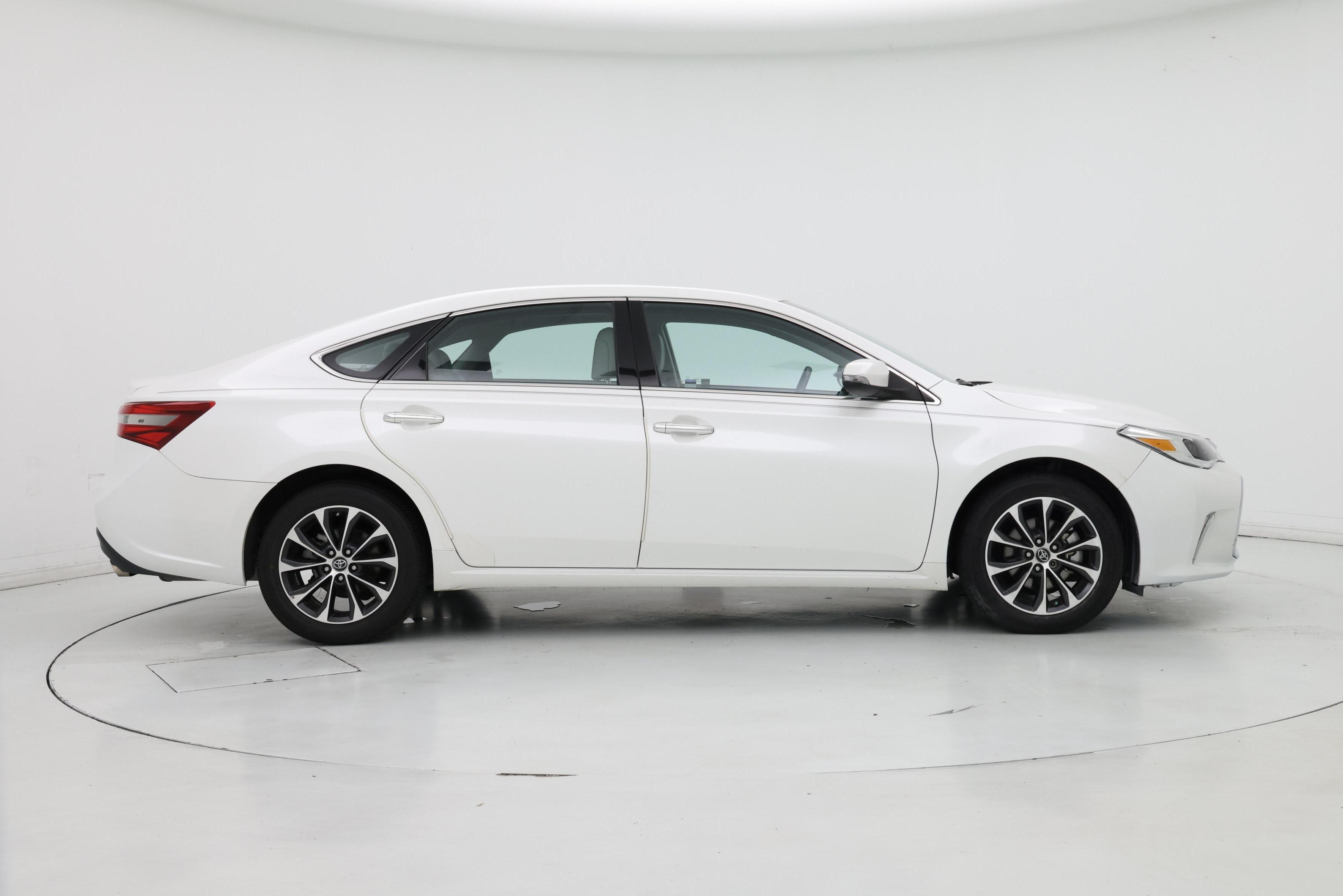 Thumbnail: 2017 Toyota Avalon - 7