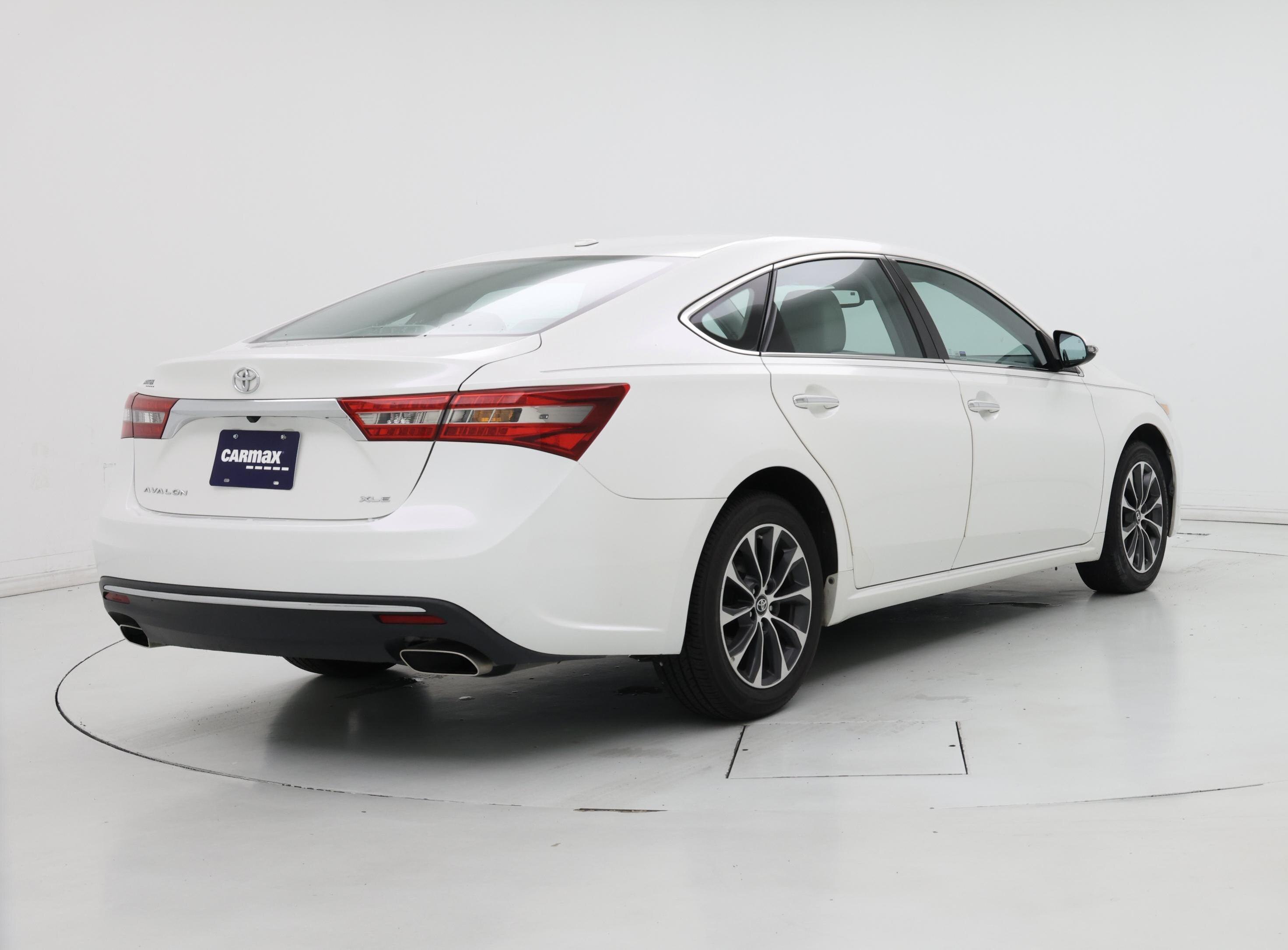 Thumbnail: 2017 Toyota Avalon - 8