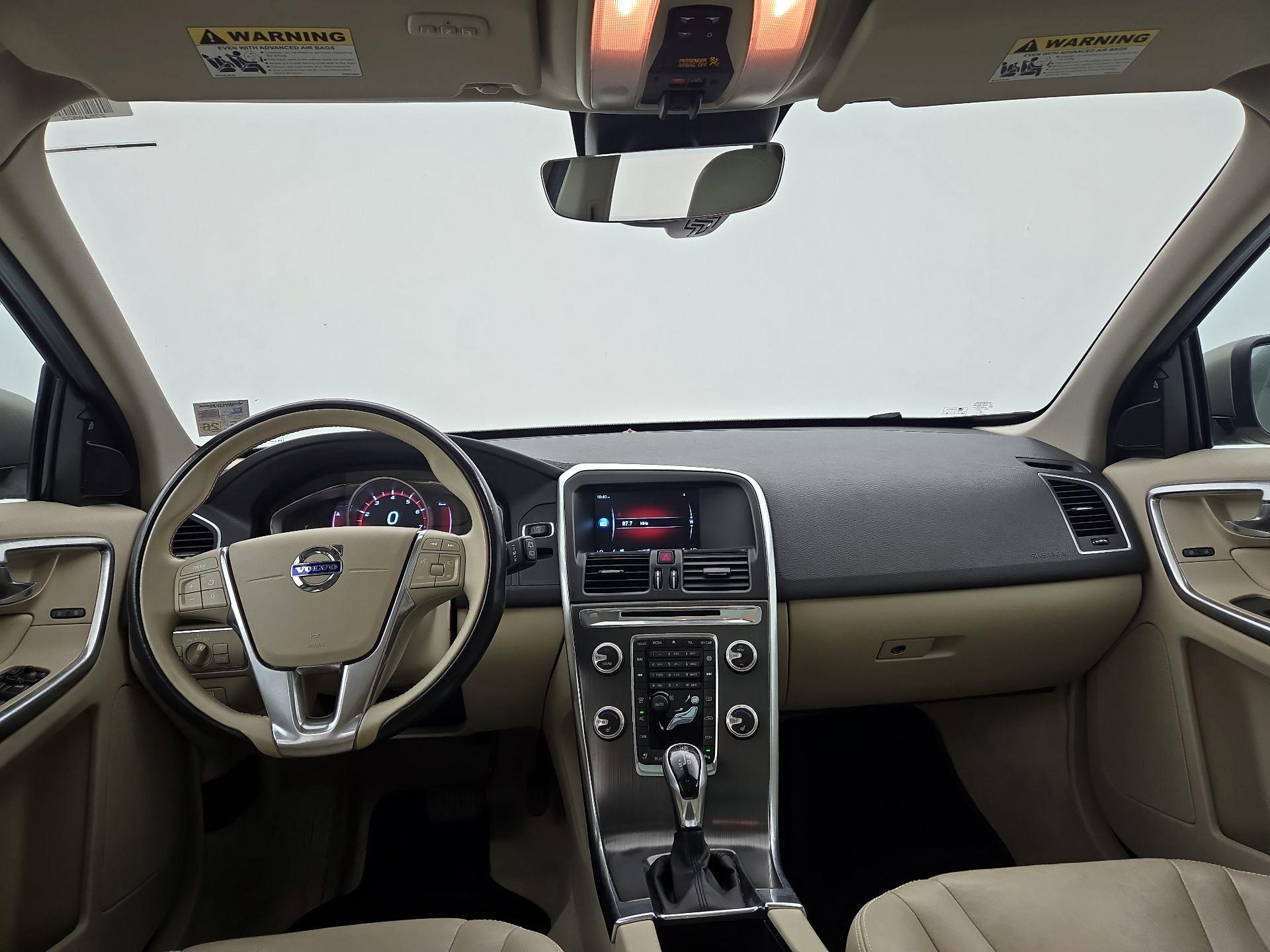 Thumbnail: 2016 Volvo XC60 - 9