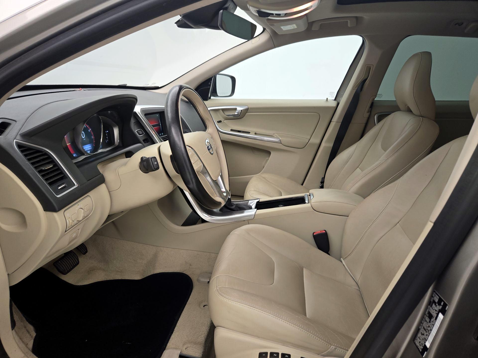 Thumbnail: 2016 Volvo XC60 - 11