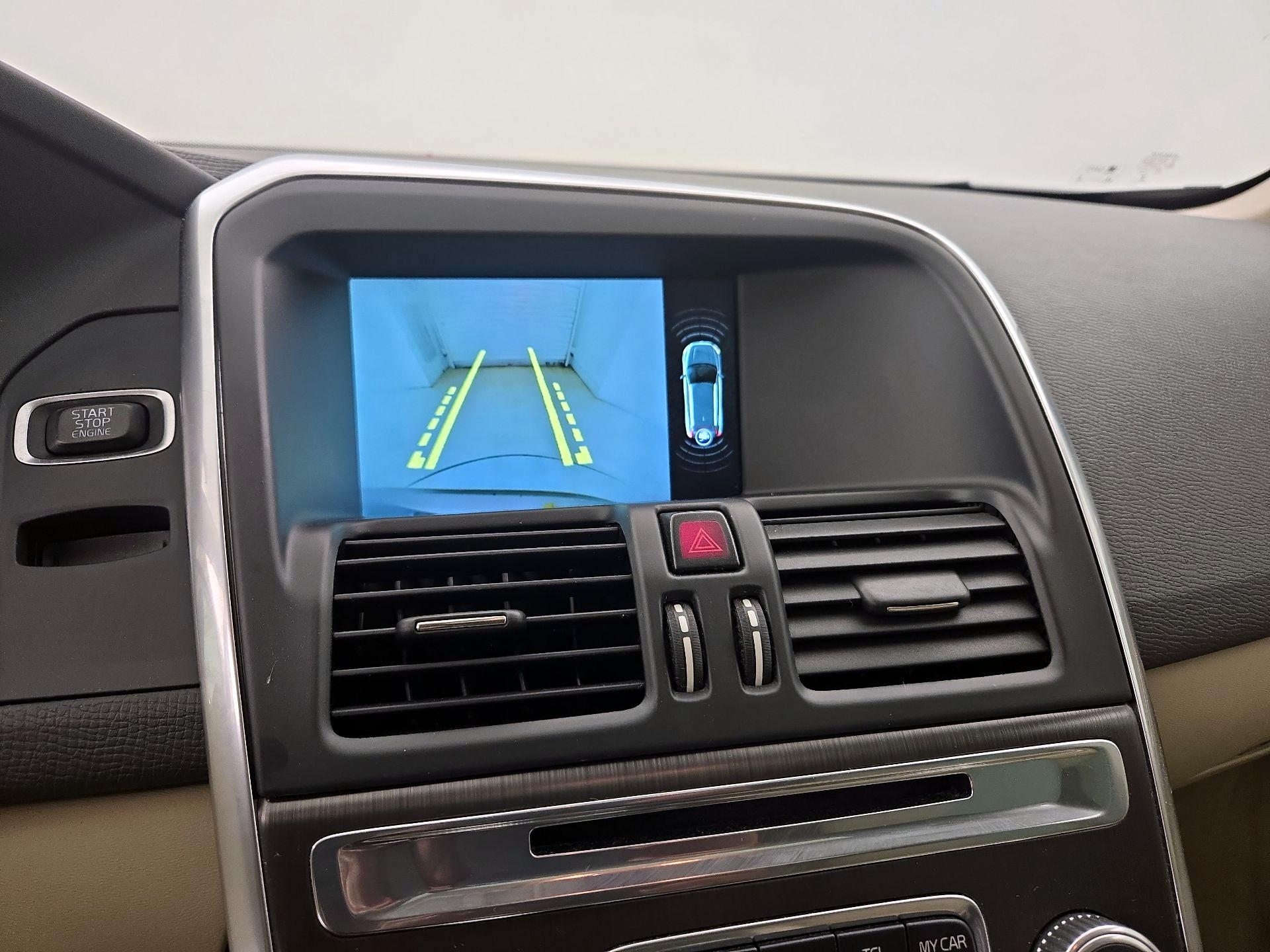 Thumbnail: 2016 Volvo XC60 - 14