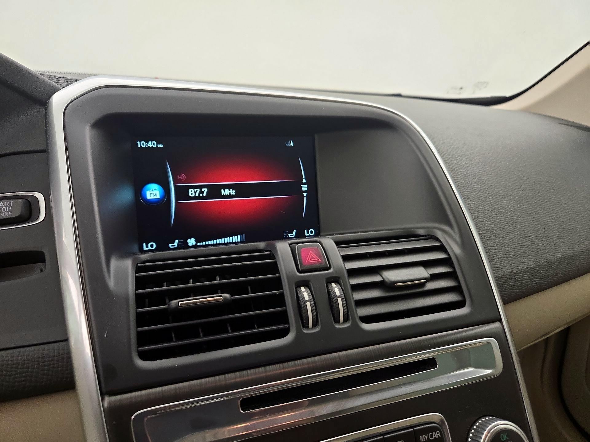 Thumbnail: 2016 Volvo XC60 - 15