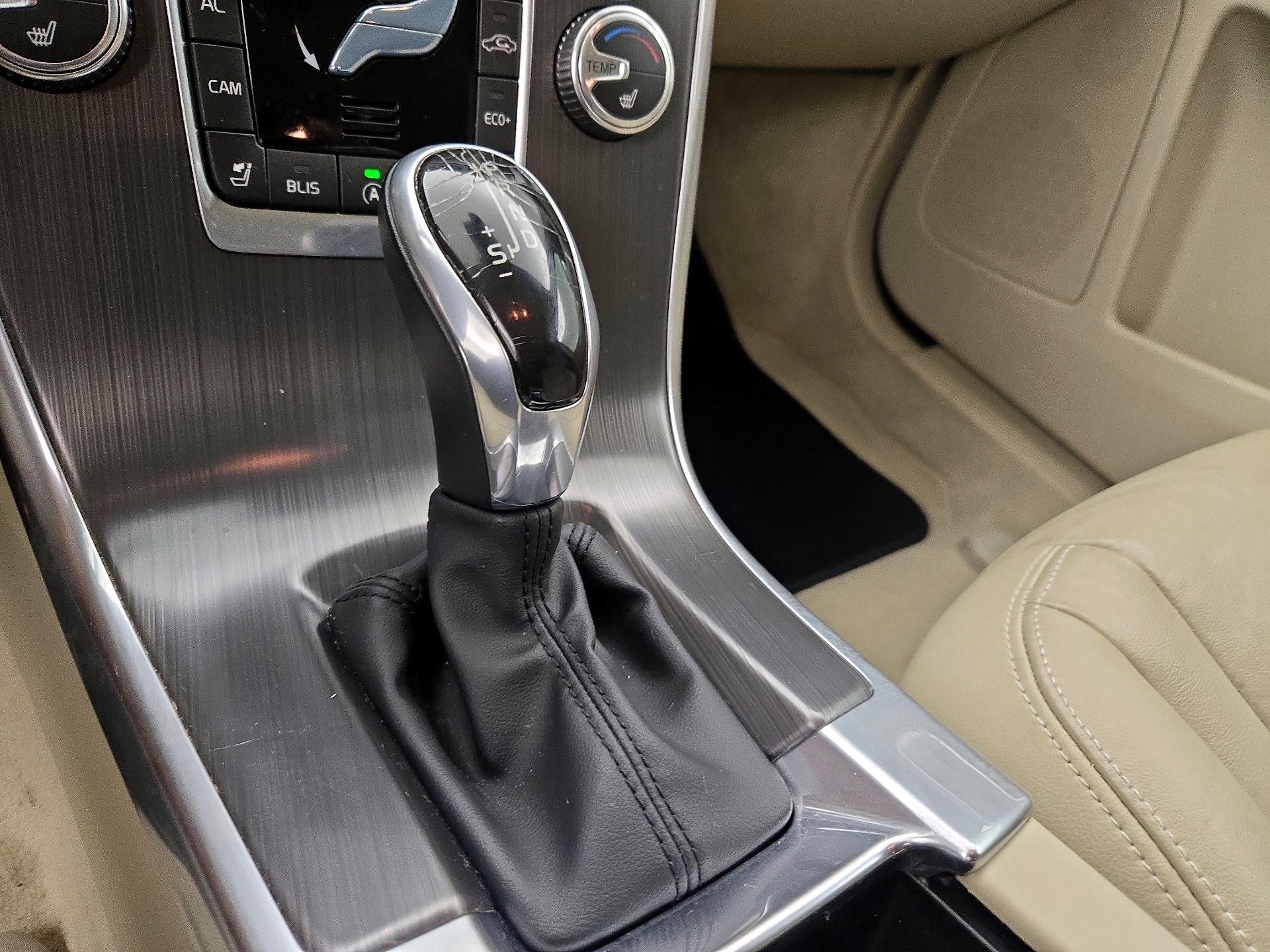 Thumbnail: 2016 Volvo XC60 - 17