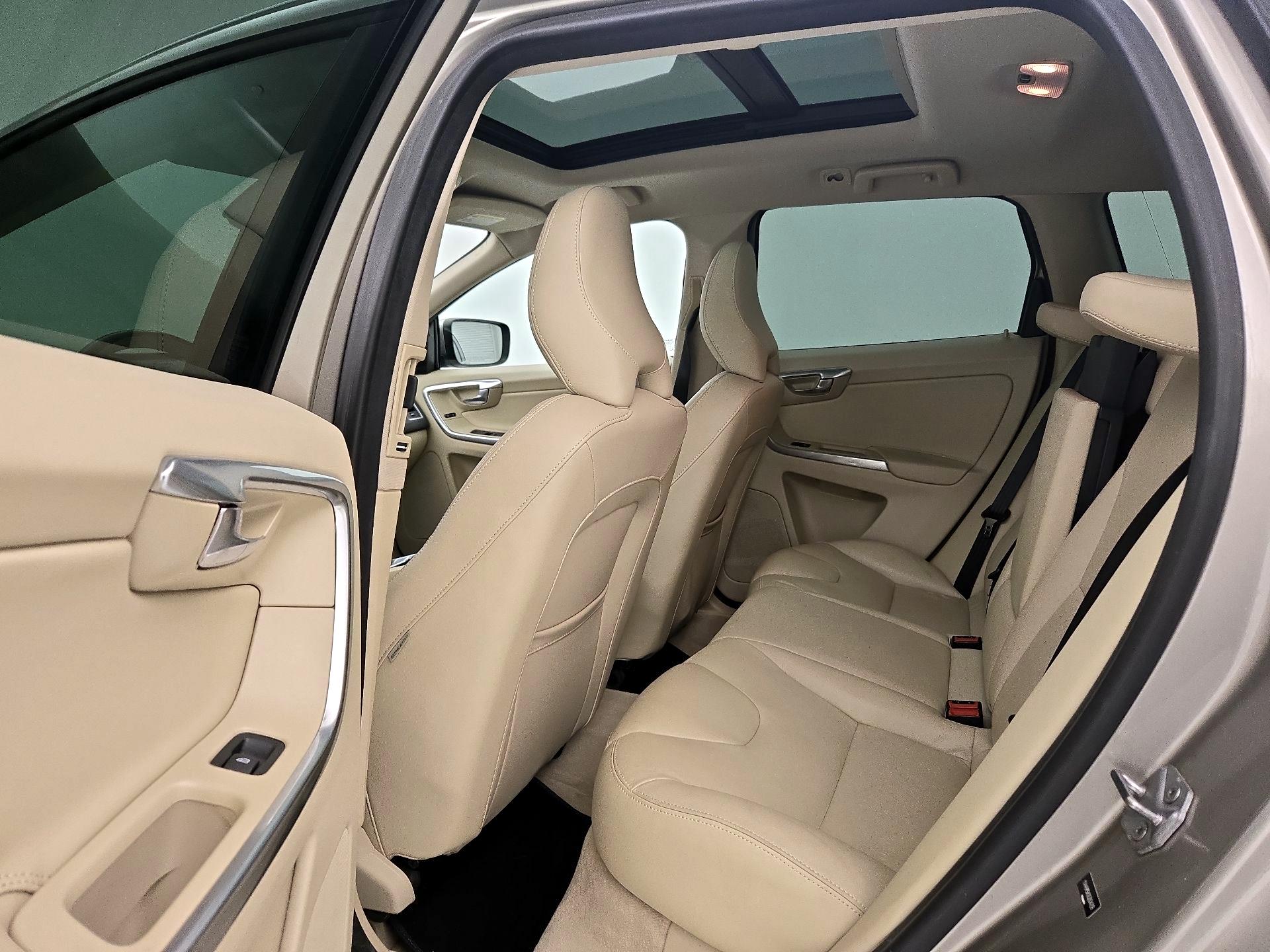 Thumbnail: 2016 Volvo XC60 - 20