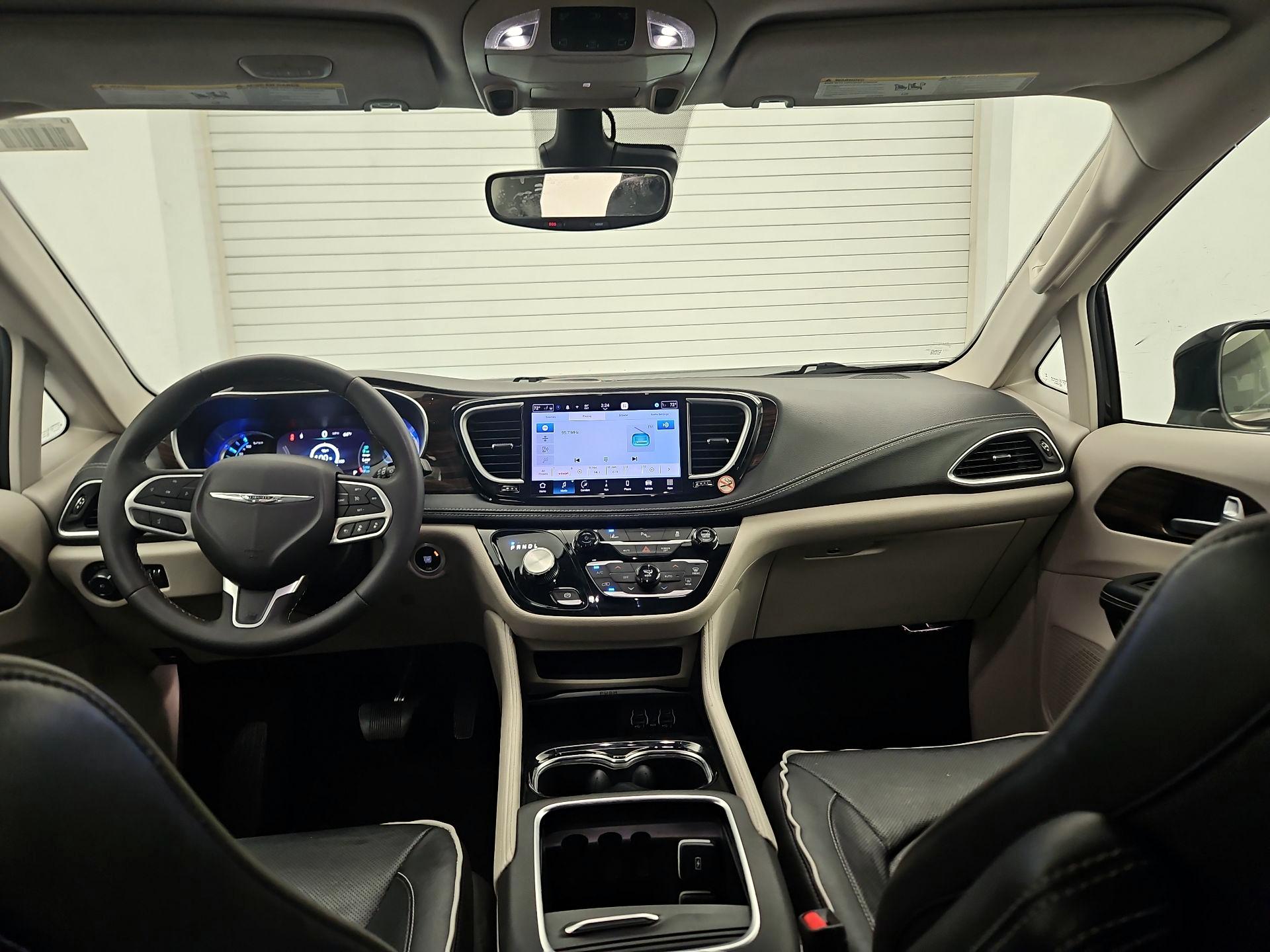 Thumbnail: 2023 Chrysler Pacifica - 9