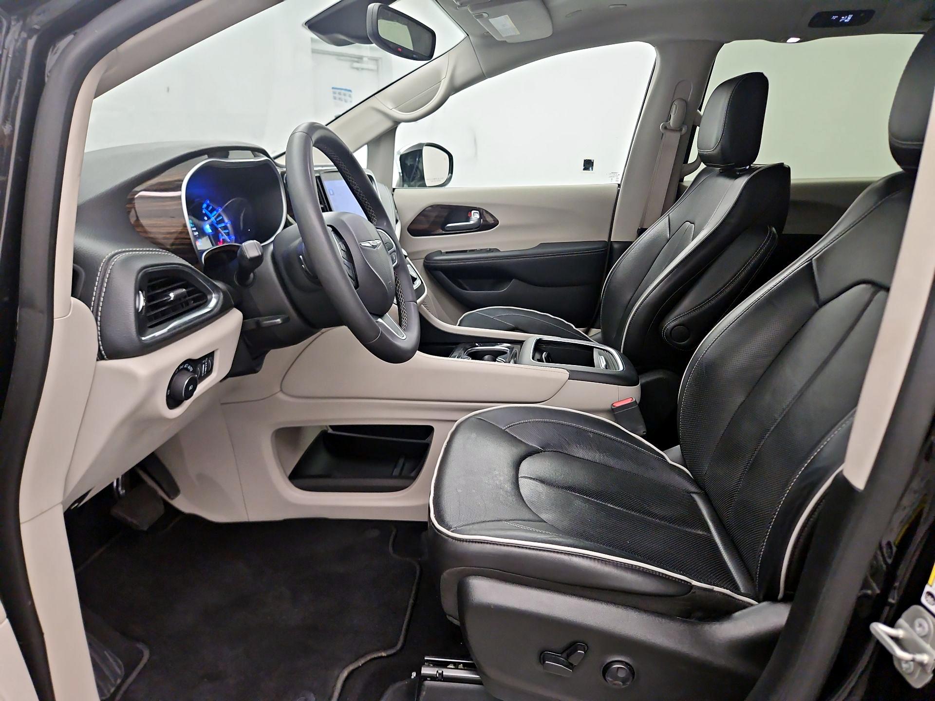 Thumbnail: 2023 Chrysler Pacifica - 11