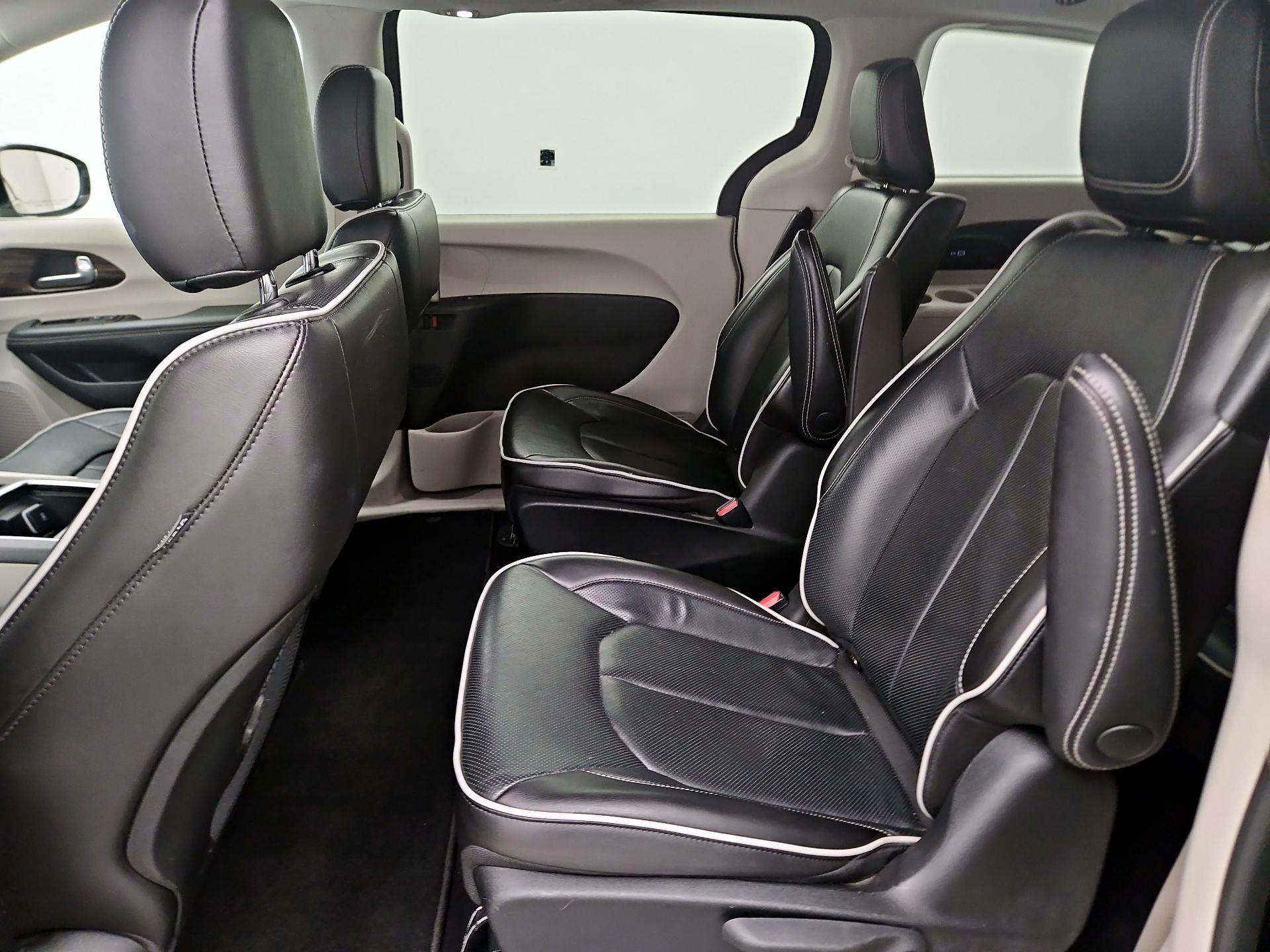 Thumbnail: 2023 Chrysler Pacifica - 19
