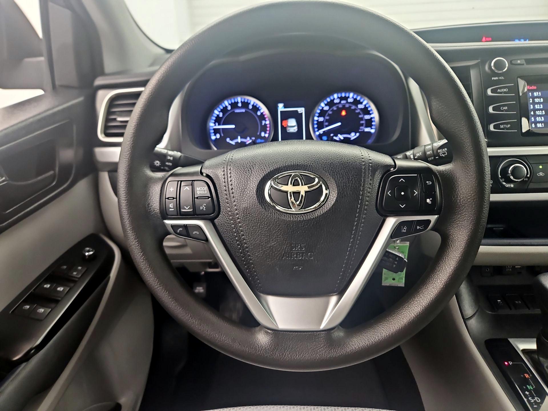 Thumbnail: 2019 Toyota Highlander - 10