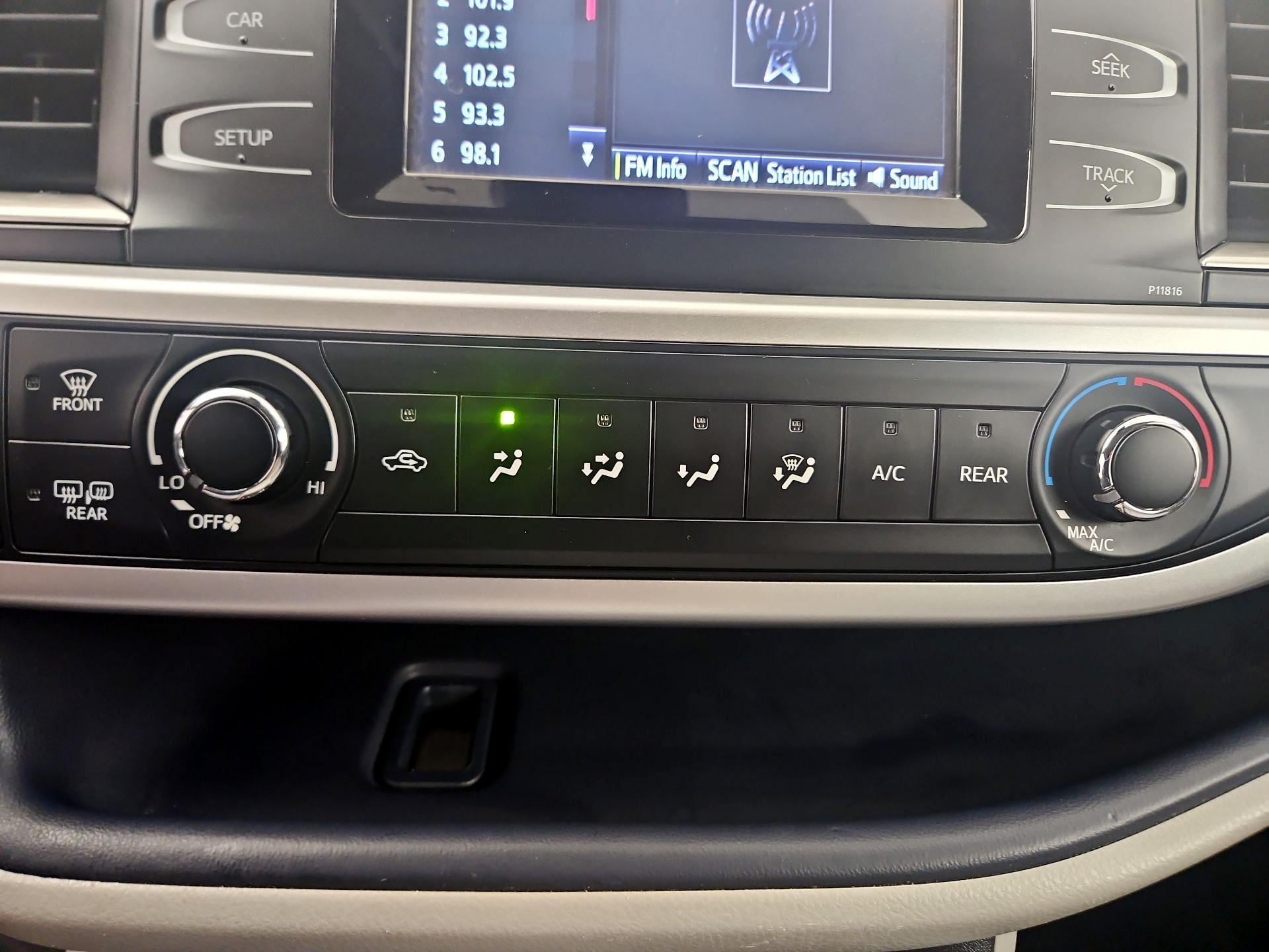 Thumbnail: 2019 Toyota Highlander - 16