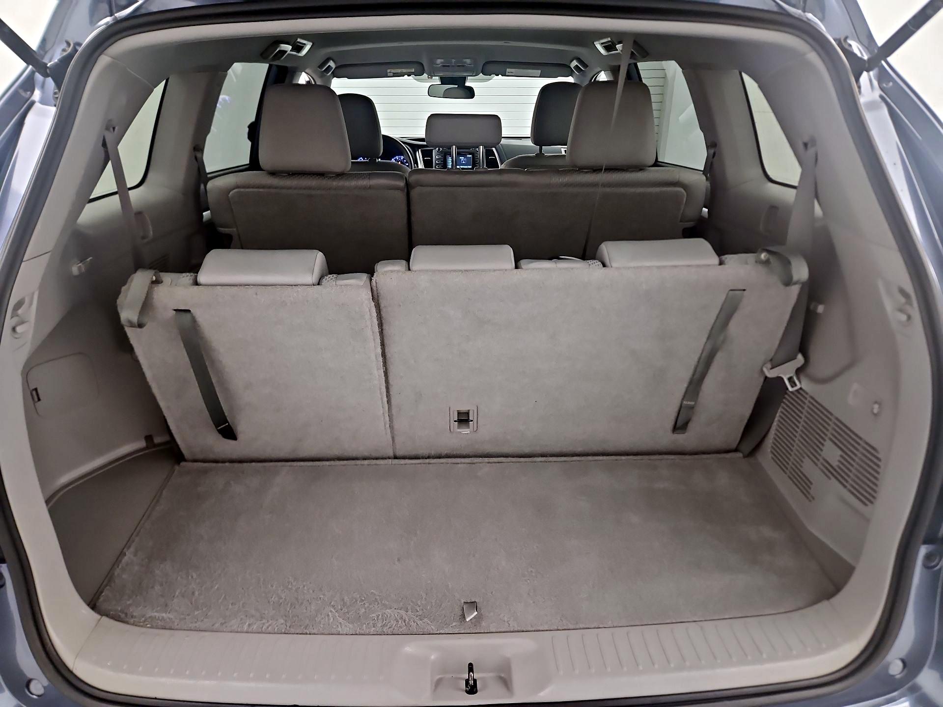 Thumbnail: 2019 Toyota Highlander - 20