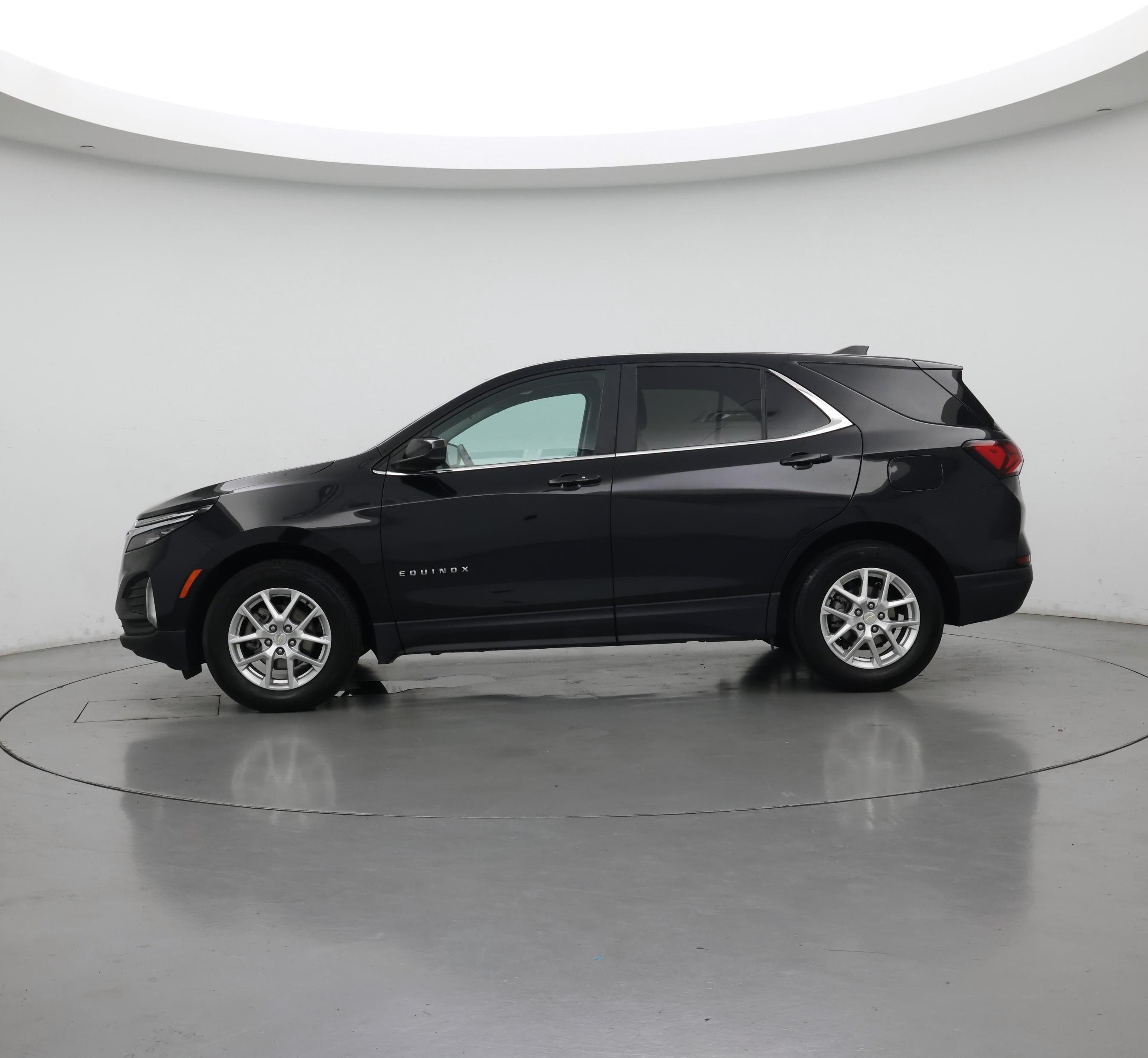 Thumbnail: 2022 Chevrolet Equinox - 3