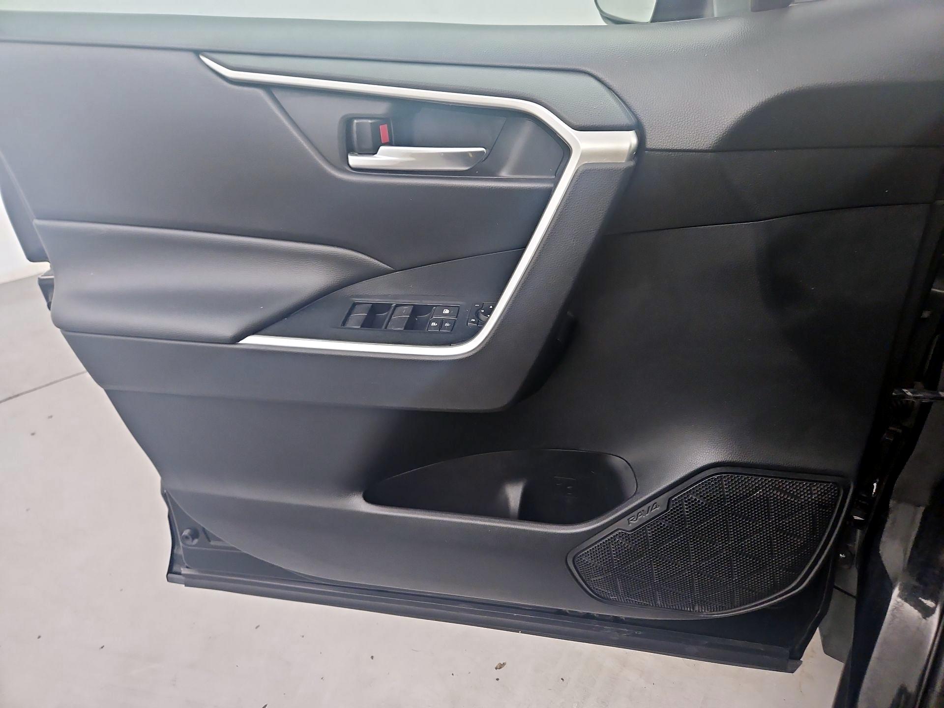 Thumbnail: 2019 Toyota RAV4 - 12