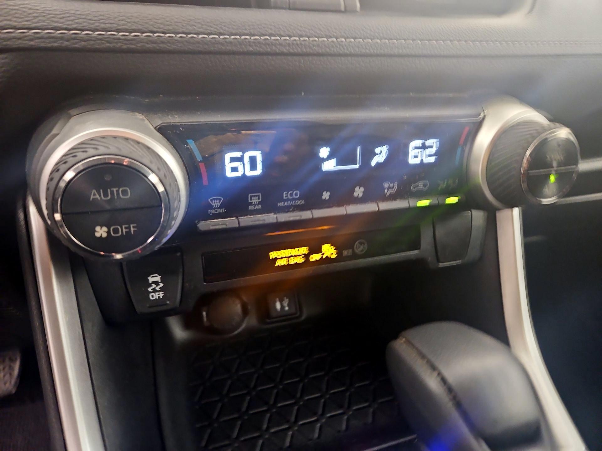 Thumbnail: 2019 Toyota RAV4 - 15