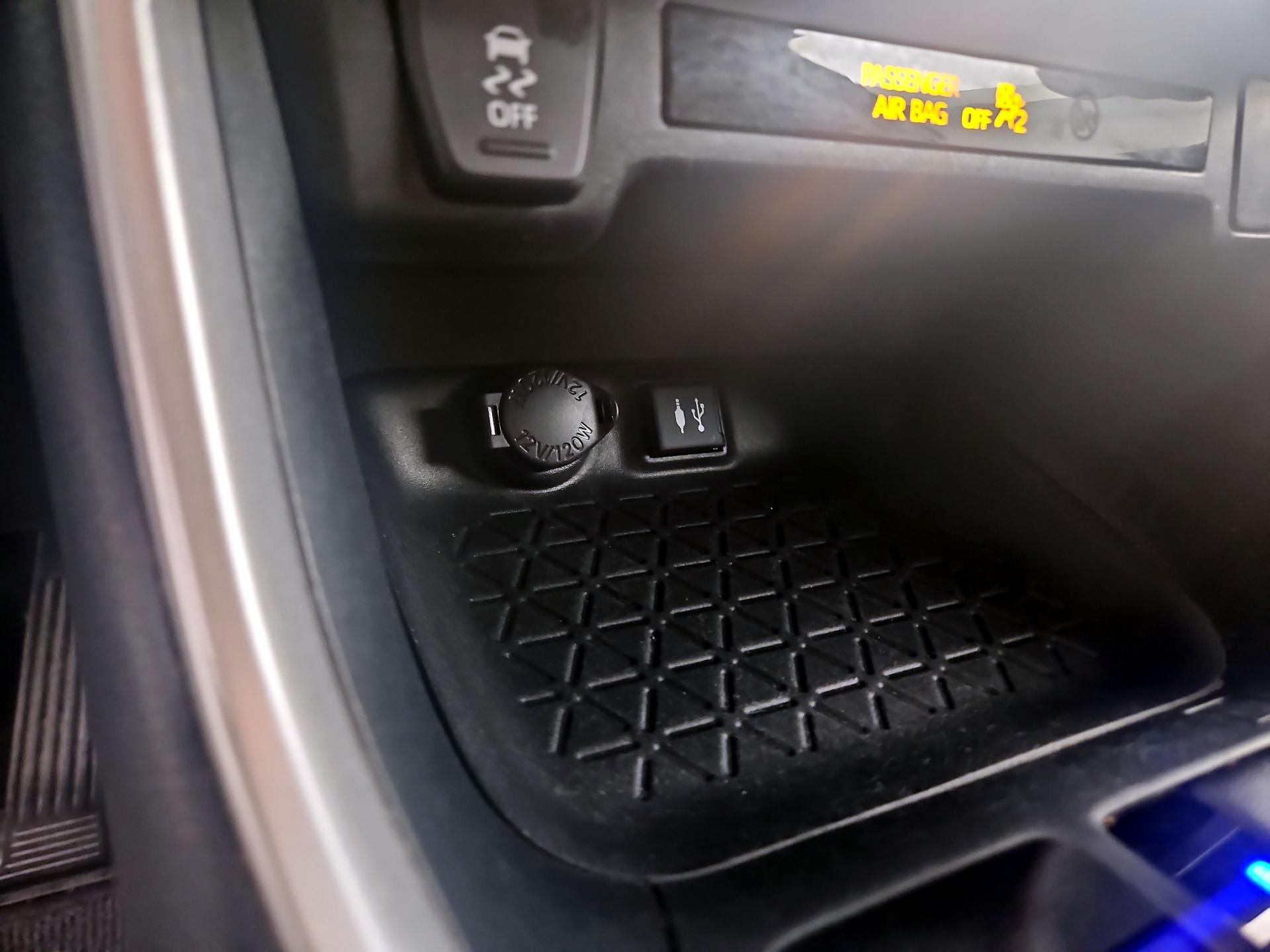 Thumbnail: 2019 Toyota RAV4 - 17