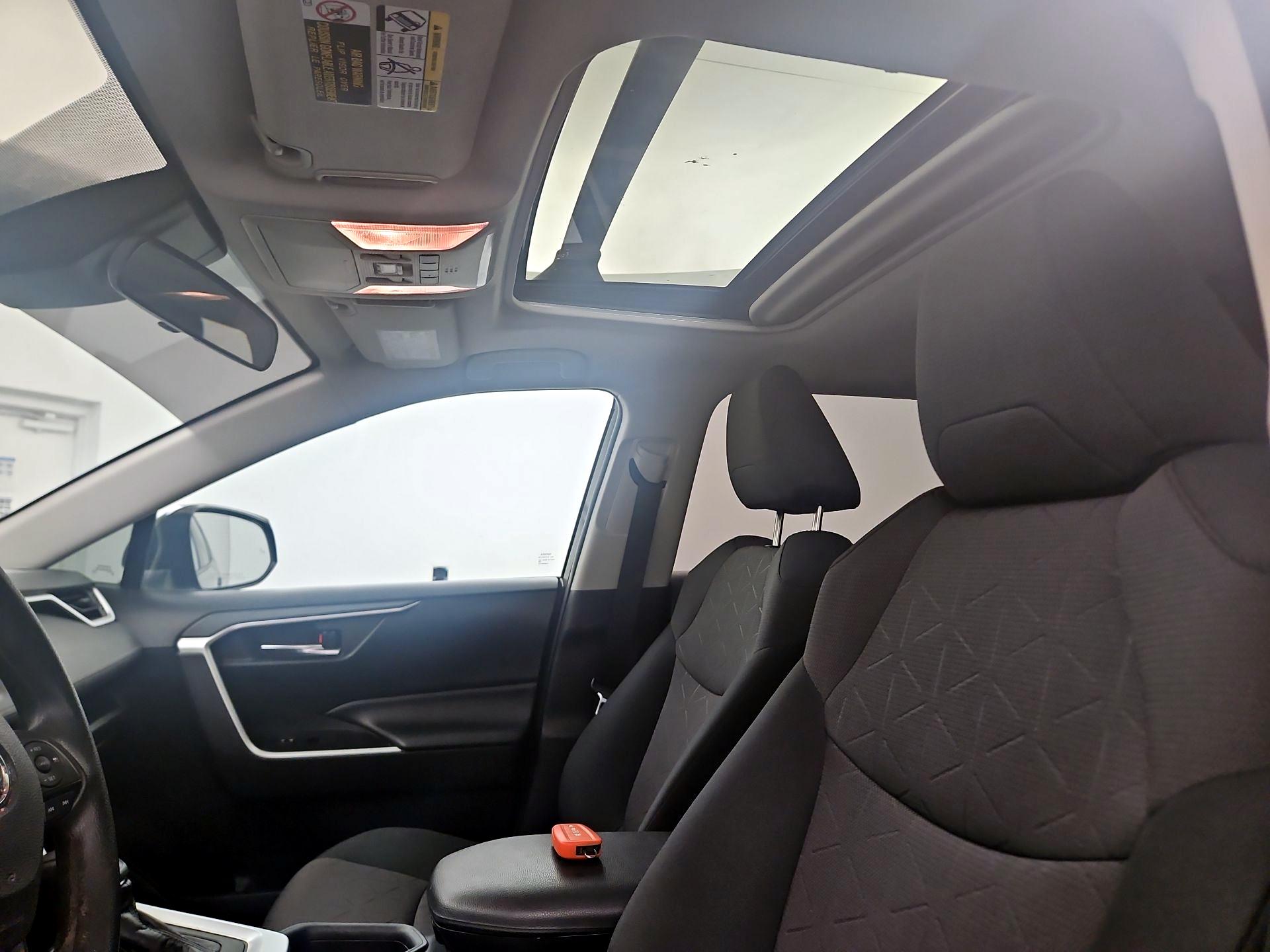 Thumbnail: 2019 Toyota RAV4 - 18