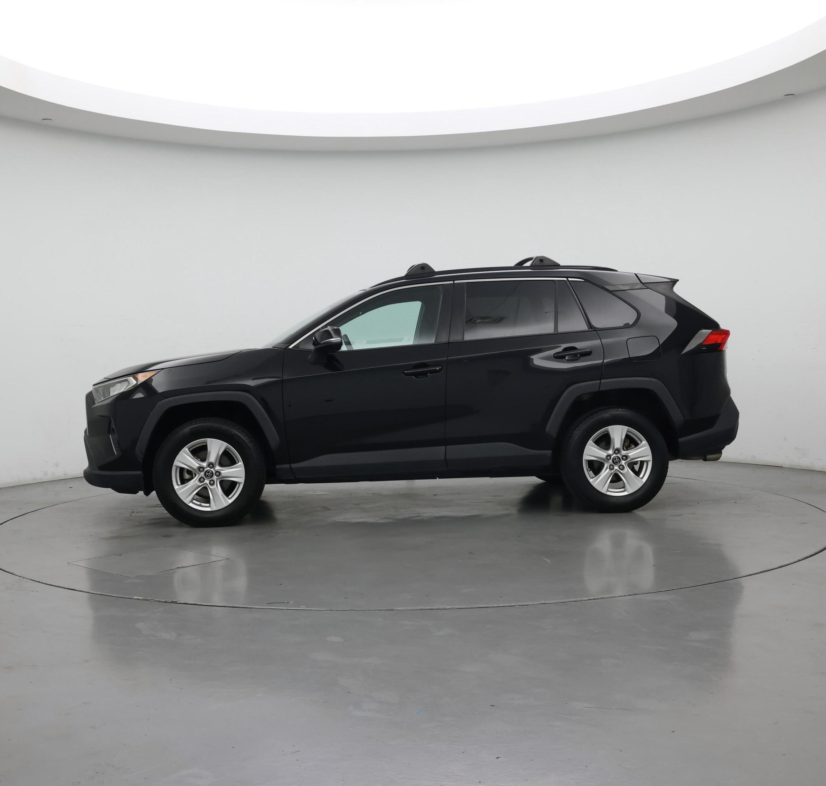 Thumbnail: 2019 Toyota RAV4 - 3