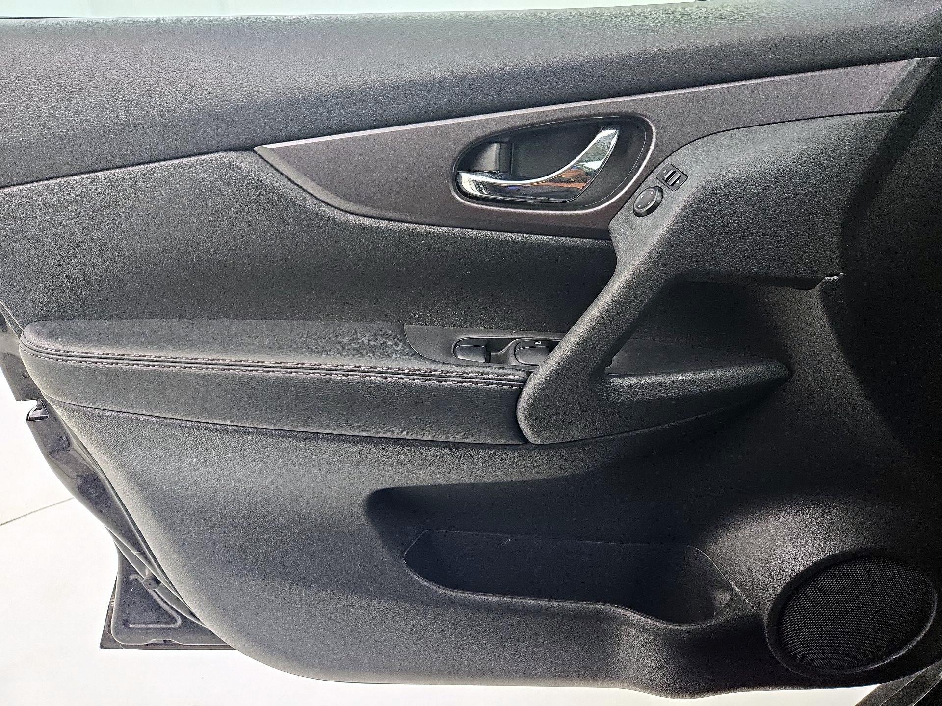 Thumbnail: 2016 Nissan Rogue - 12