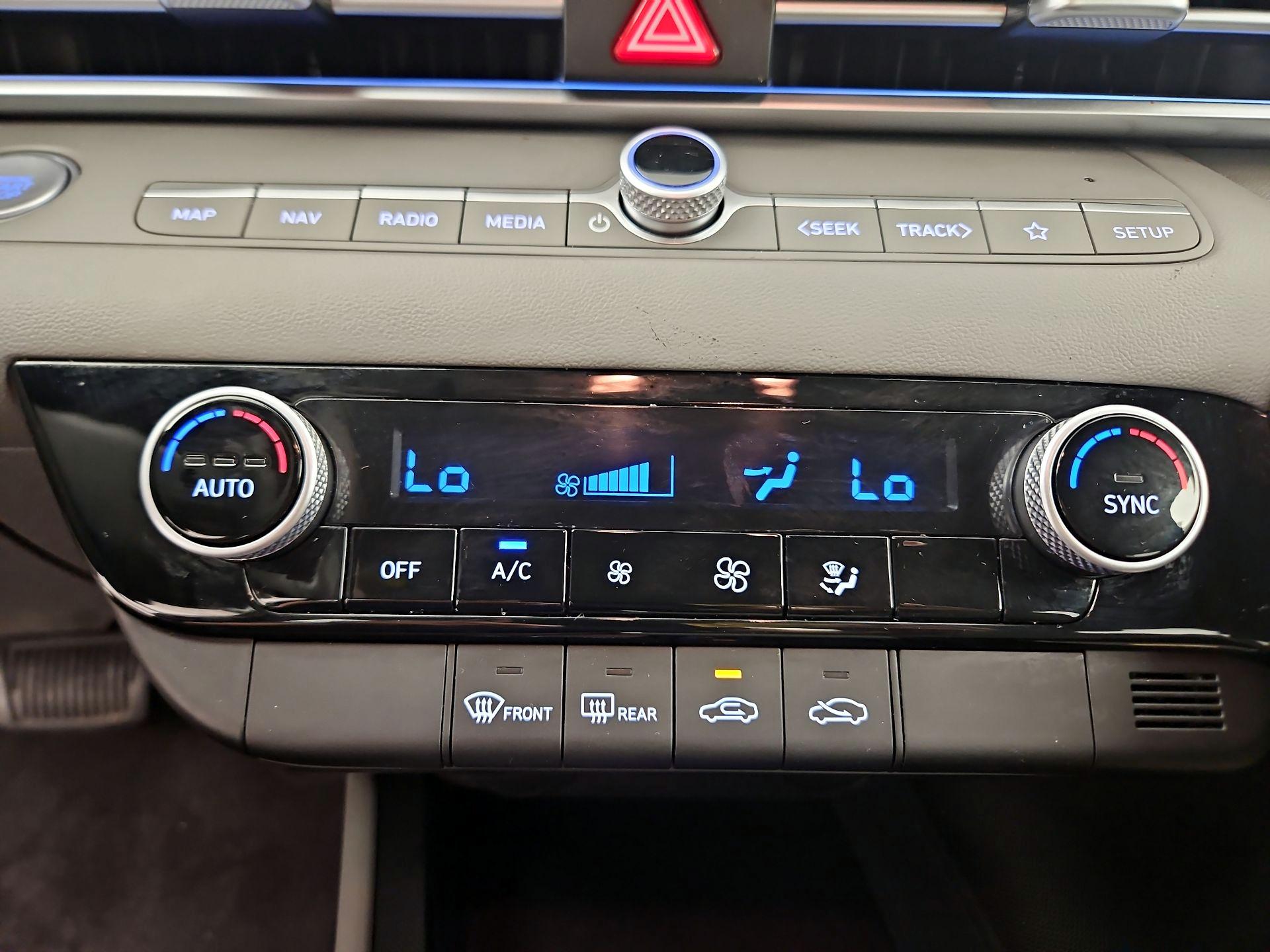 Thumbnail: 2024 Hyundai Elantra - 16