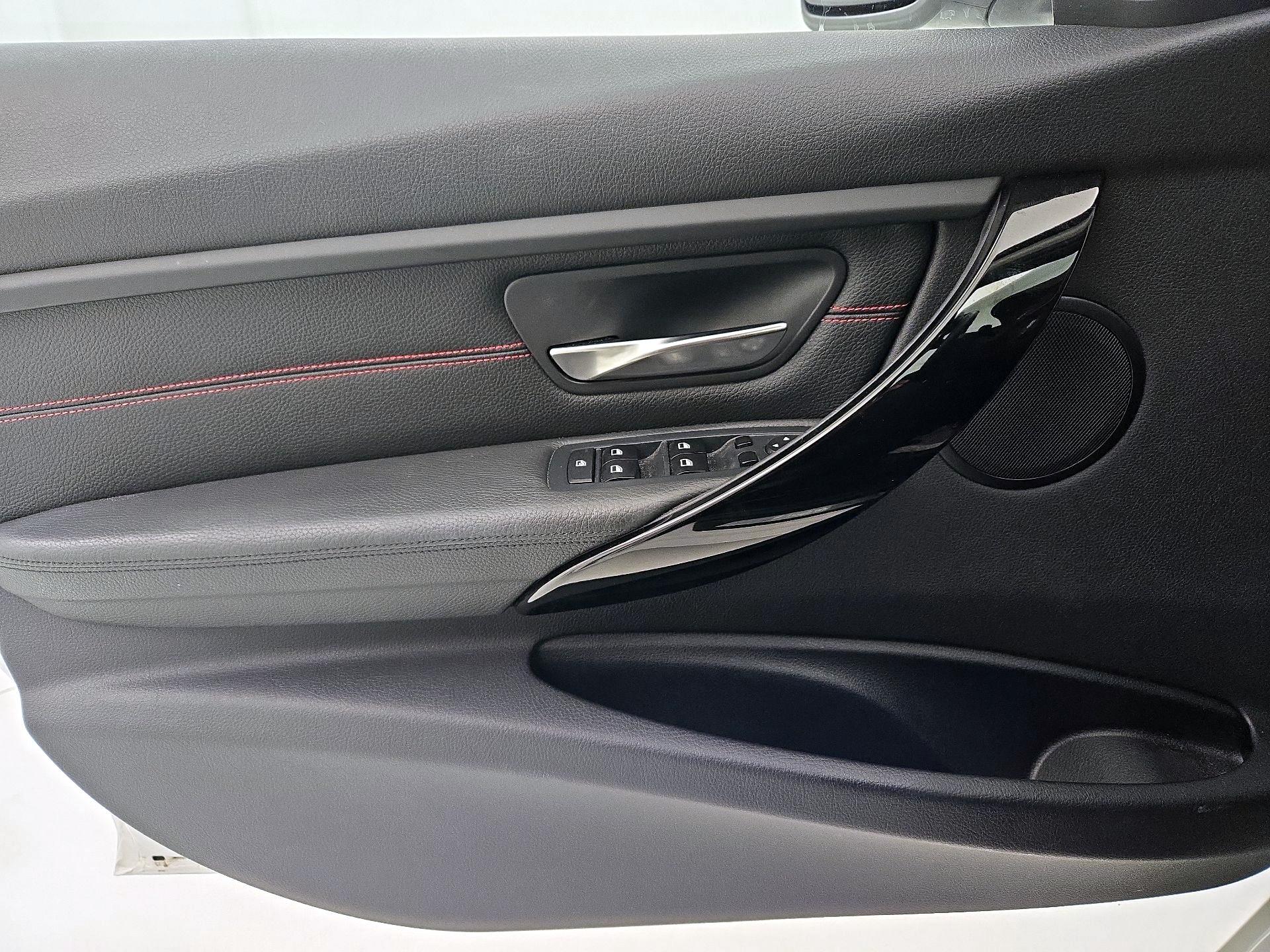 Thumbnail: 2015 BMW 3 Series - 12