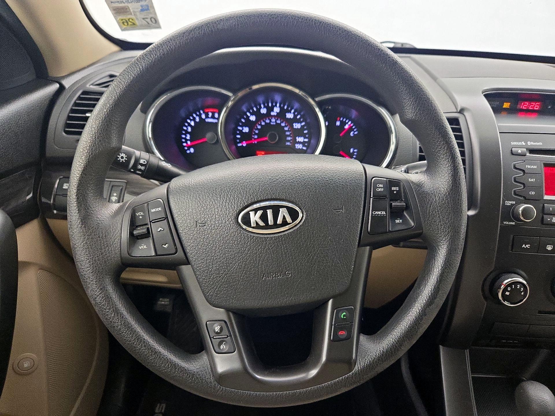 Thumbnail: 2013 Kia Sorento - 10