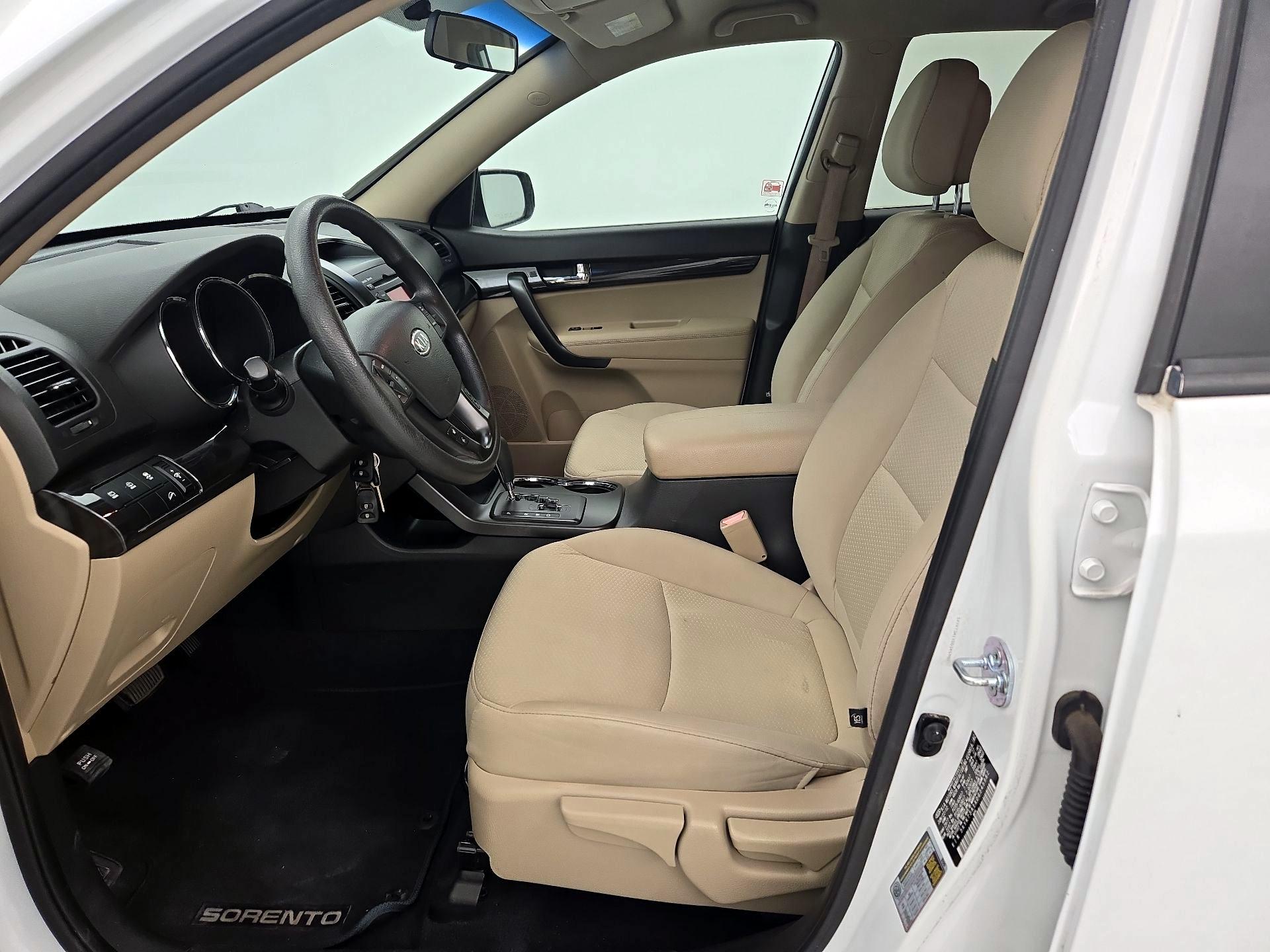Thumbnail: 2013 Kia Sorento - 11